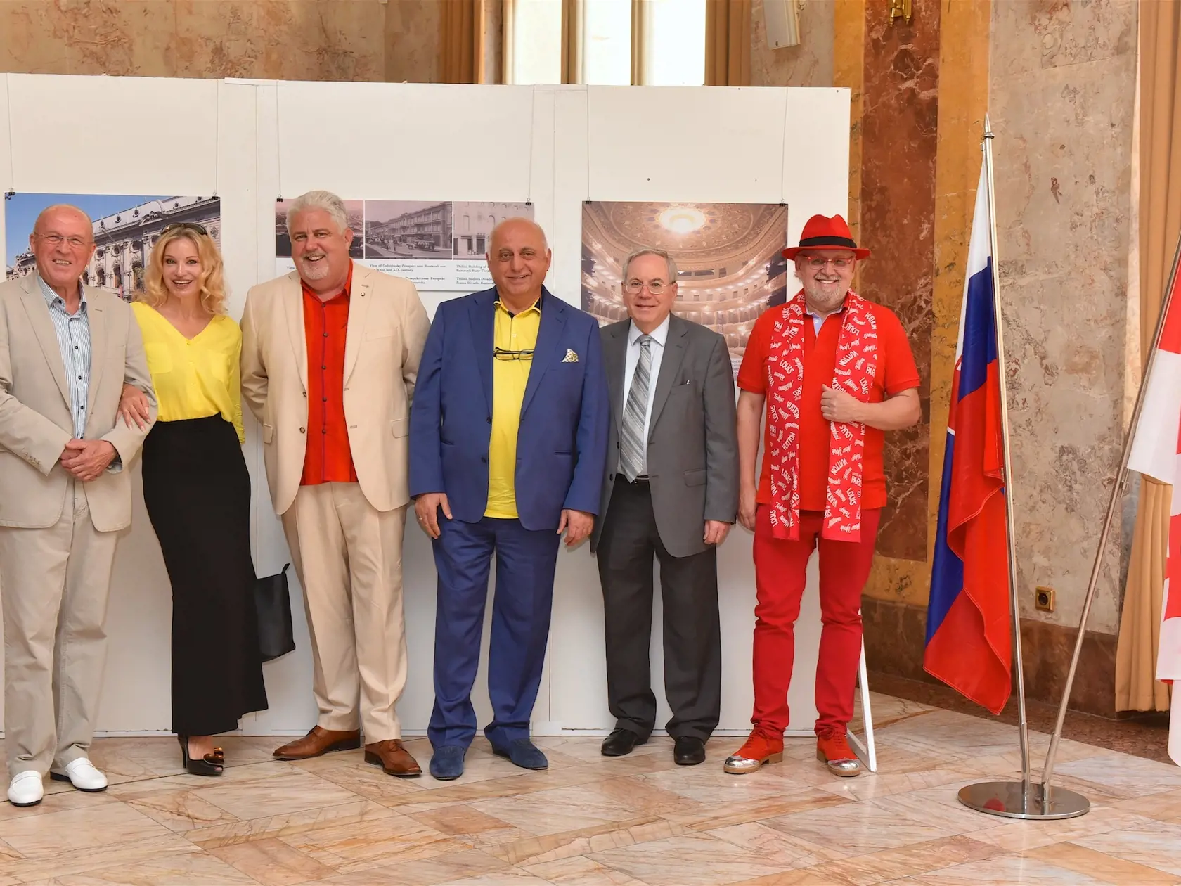 Jozef Oklamčák sa vyzná nielen v krásnych ženách, ale rád utužuje vzťahy medzi inými krajinami. 