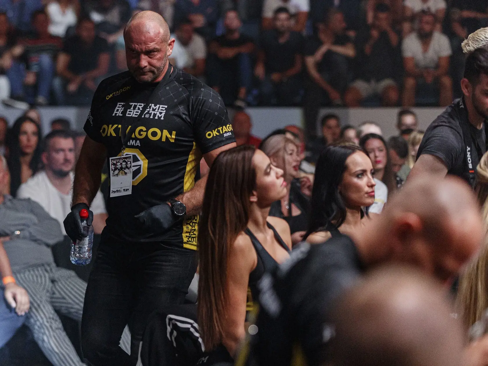 TRÉNER ATTILU VÉGHA Záber zo súťaže MMA Oktagon.