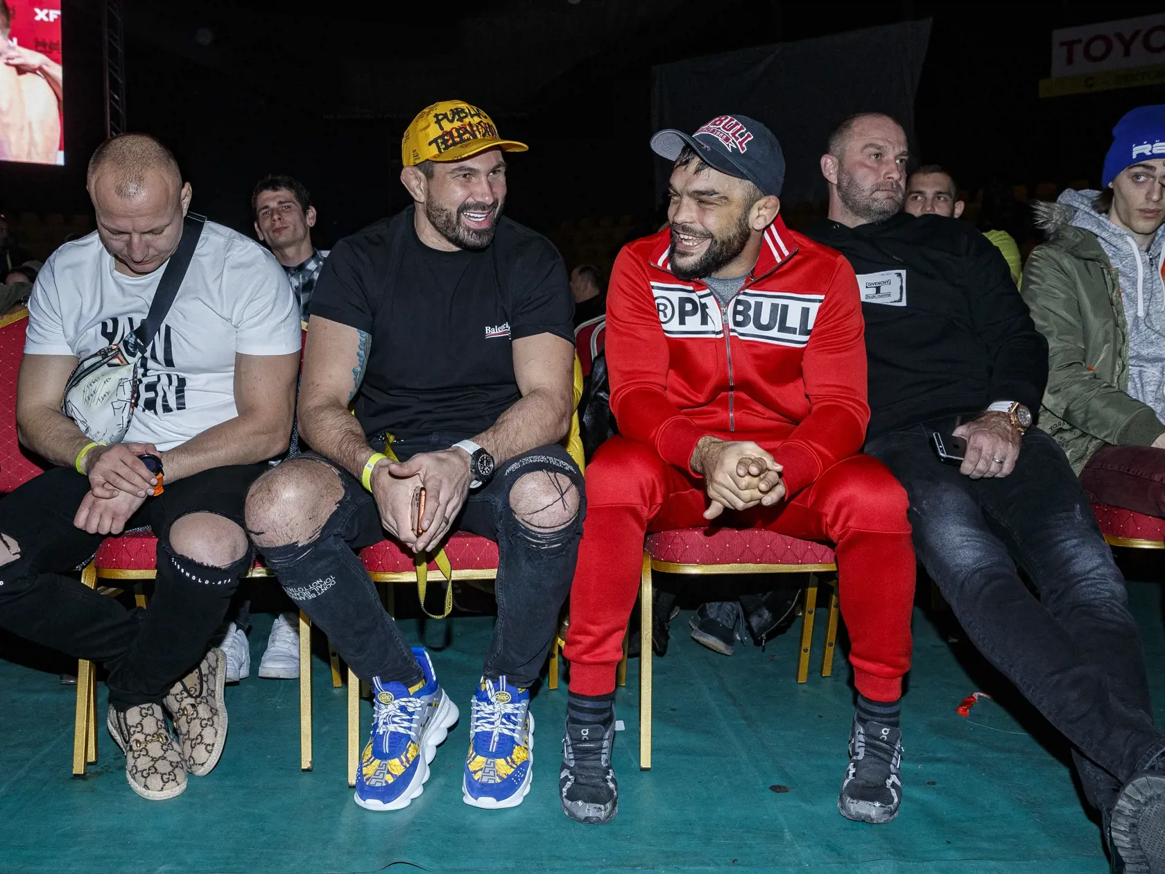 Na snímke Matúš Mečár, Attila Végh a Norbert Bödör počas Double Red XFN Fight Night v bratislavskej Eurovia Aréne.