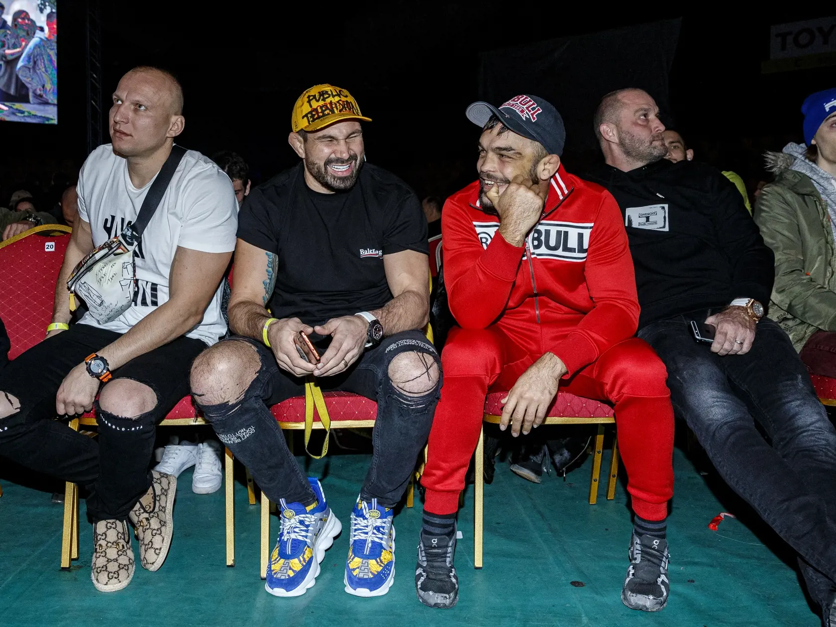Na snímke Matúš Mečár, Attila Végh a Norbert Bödör počas Double Red XFN Fight Night v bratislavskej Eurovia Aréne.