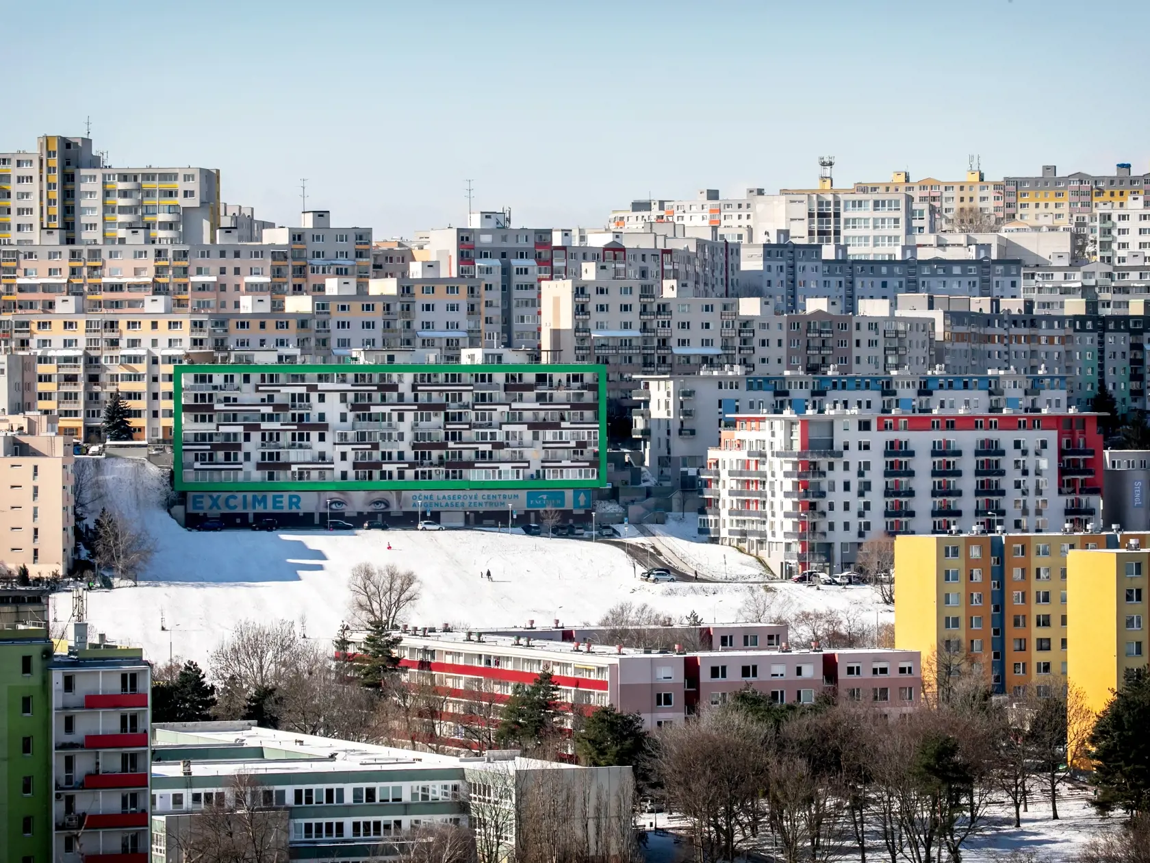 Ceny bytov rástli medzištvrťročne najrýchlejšie v Trenčianskom kraji (6 %), najväčší príspevok dosiahol okres Považská Bystrica. Najvyšší rast cien domov zaznamenal Prešovský kraj (10,1 %), pričom k ich rastu najviac prispel okres Poprad.