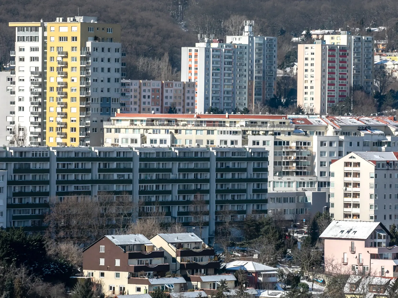 Výraznejšie zdraželi rodinné domy, kým tempo rastu cien bytov, naopak, mierne spomalilo.