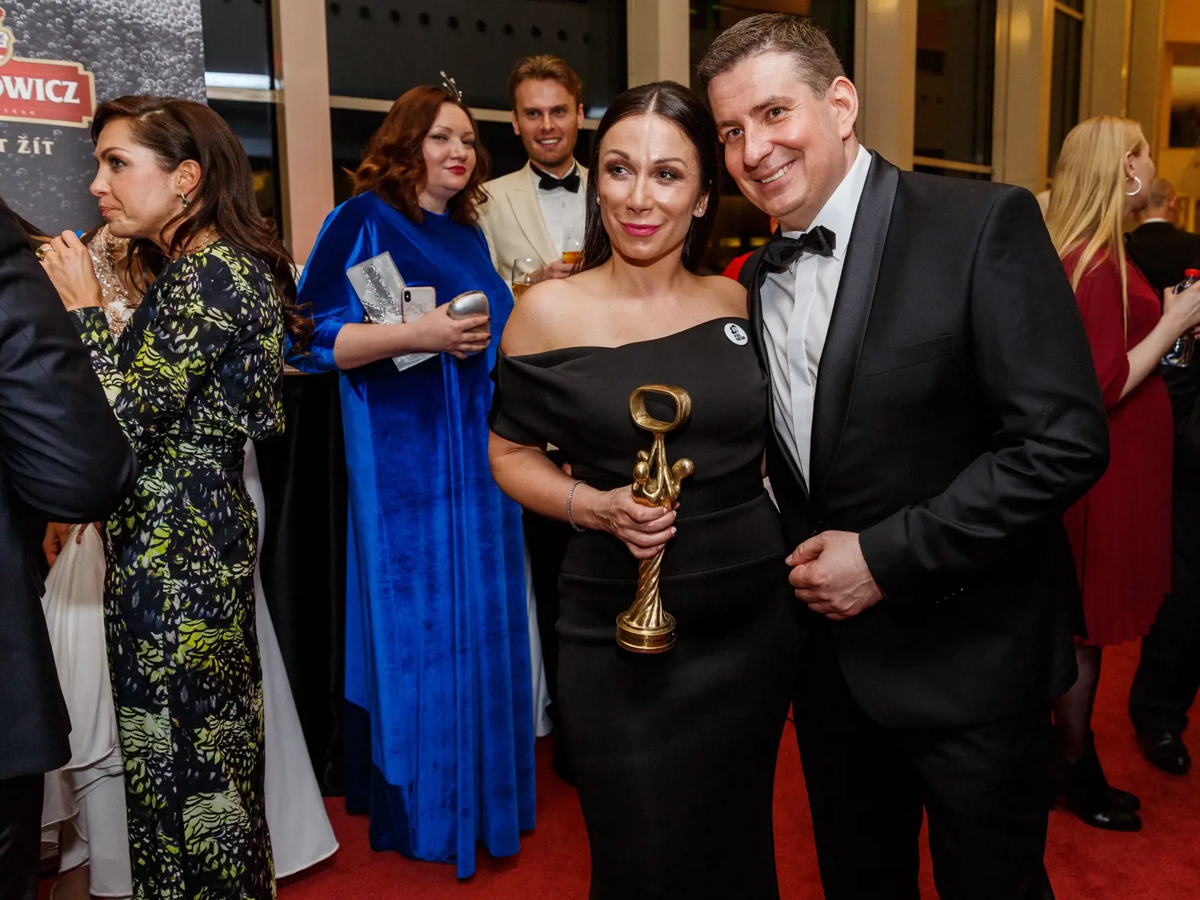 Na snímke Kristína Kovešová a Patrik Herman počas párty po skončení slávnostného vyhlasovania ankety Osobnosť televíznej obrazovky 2018 v budove Slovenského národného divadla.