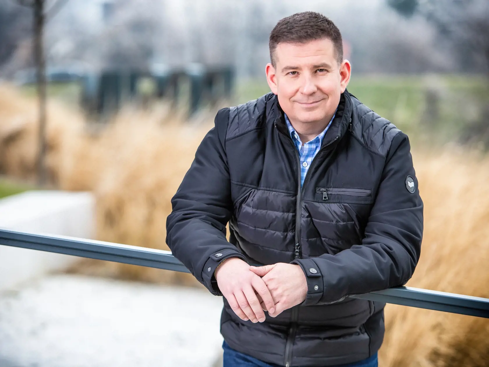 Patrik Herman - investigatívny novinár, televízny moderátor a aktivista. Momentálne vedie osvetu za prevenciu proti rakovine hrubého čreva.