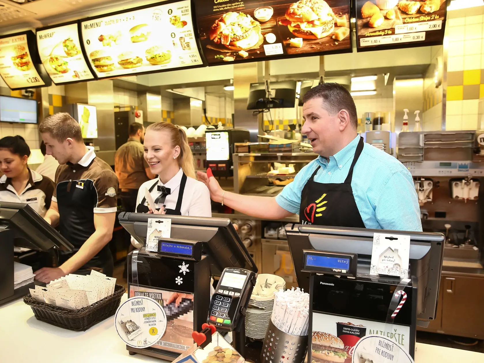 Charitatívny projekt nadácie McDonald, ktorý podporili aj známe tváre. Na snímke Barbora Balúchová a Patrik Herman