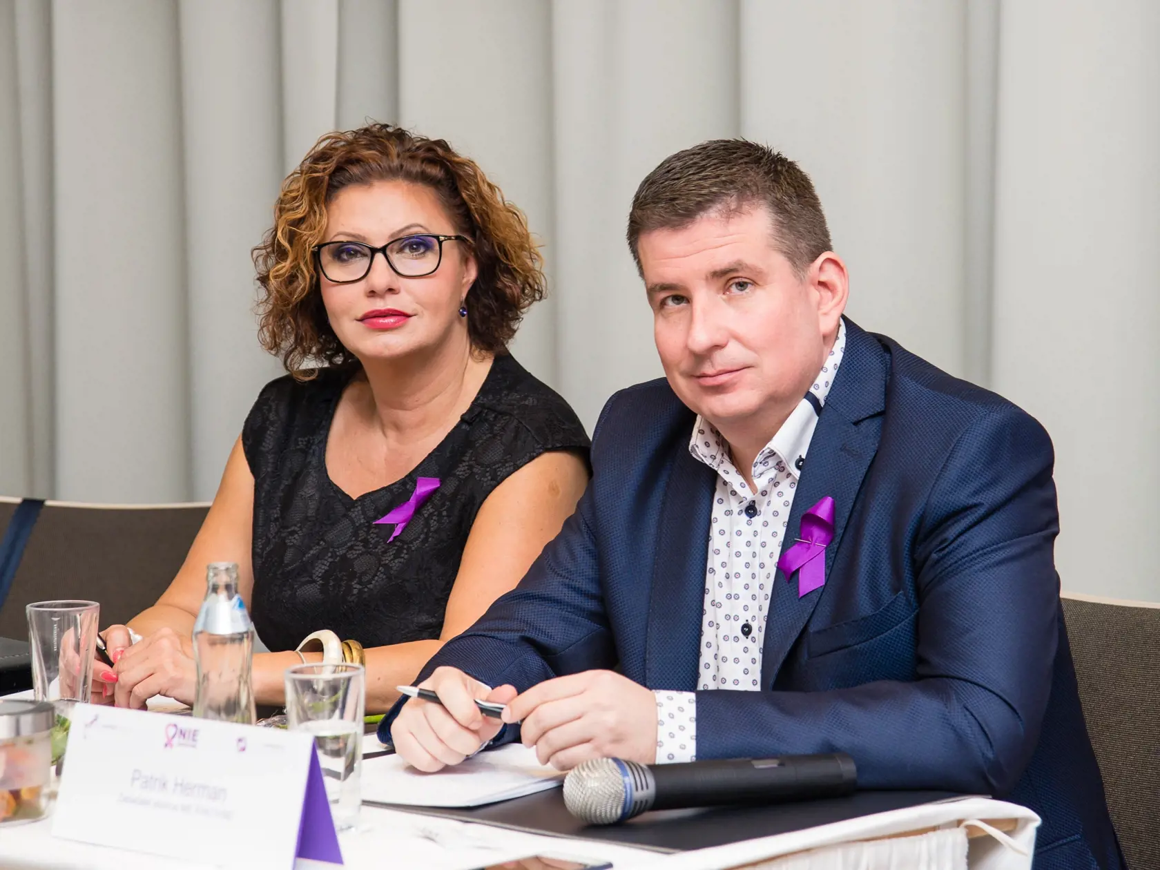Patrik Herman a Jana Pifflová Španková založili občianske združenie Europacolon na pomoc ľuďom s rakovinou hrubého čreva a rakovinu pankreasu. 