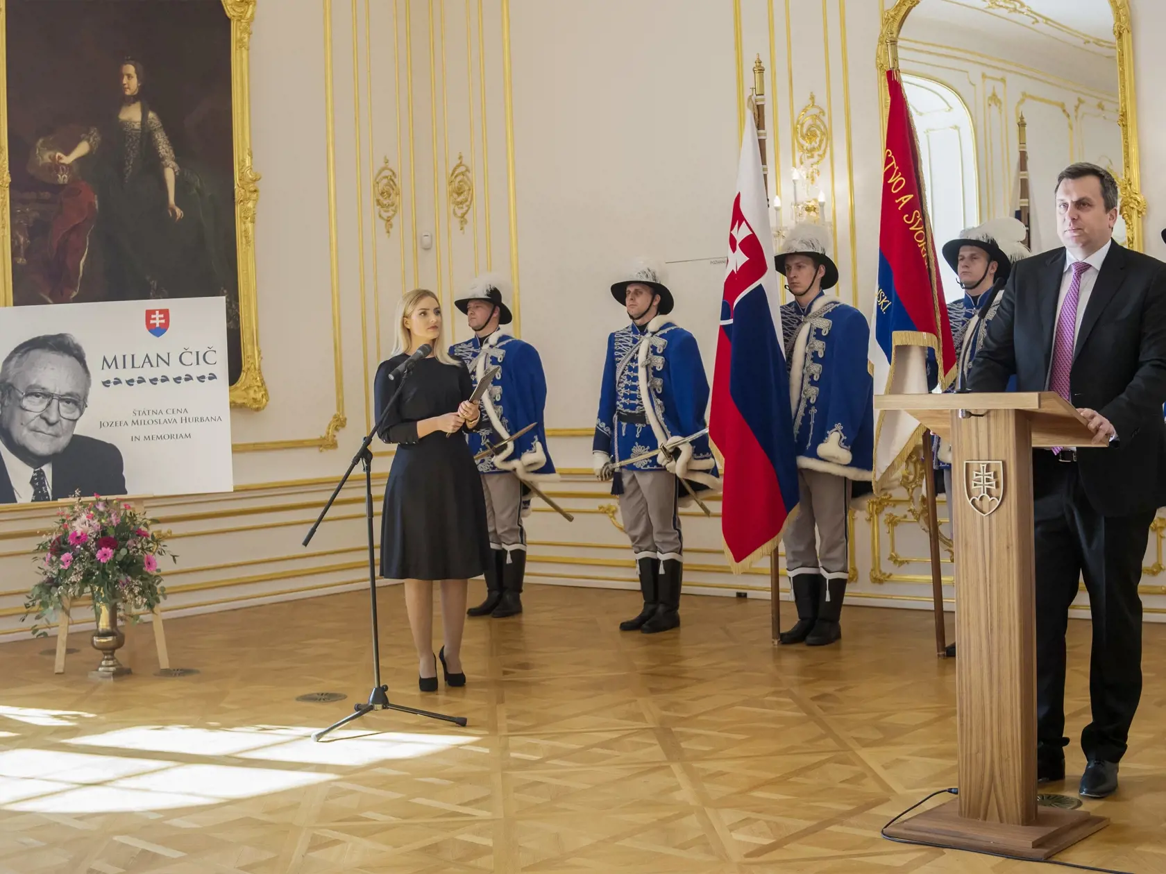 Na snímke vpravo predseda NR SR Andrej Danko odovzdal štátnu cenu Jozefa Miloslava Hurbana akademikovi a bývalému podpredsedovi vlády Českej a Slovenskej federatívnej republiky Milanovi Čičovi in memoriam 21. februára 2020 v Bratislave. FOTO TASR - Martin Bumann