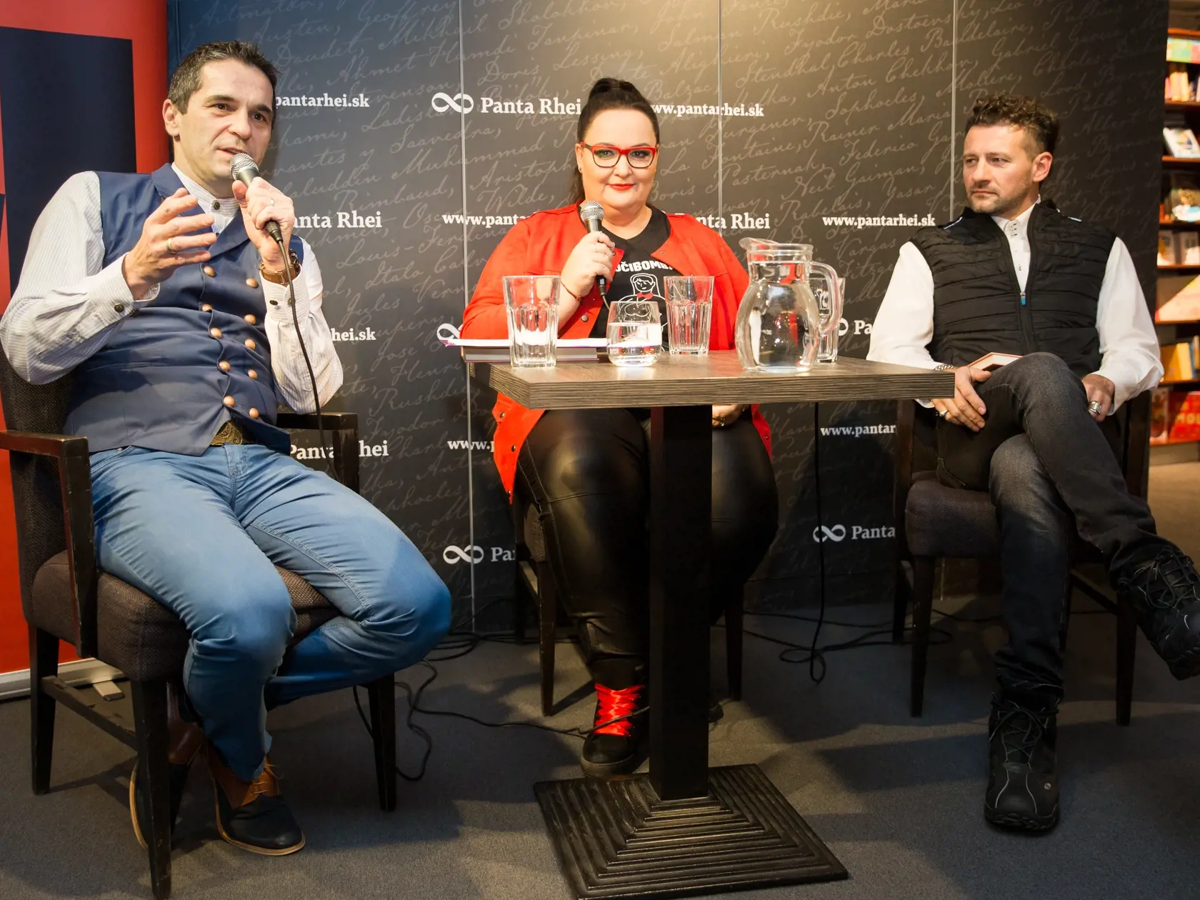 Krst knihy "Tučibomba No a čo ?" od Renáty Názlerovej v Bratislave. Krstným otcom bol Marko Igonda. Na snímke Ján Mečiar, Renáta Názlerová a Marko Igonda.