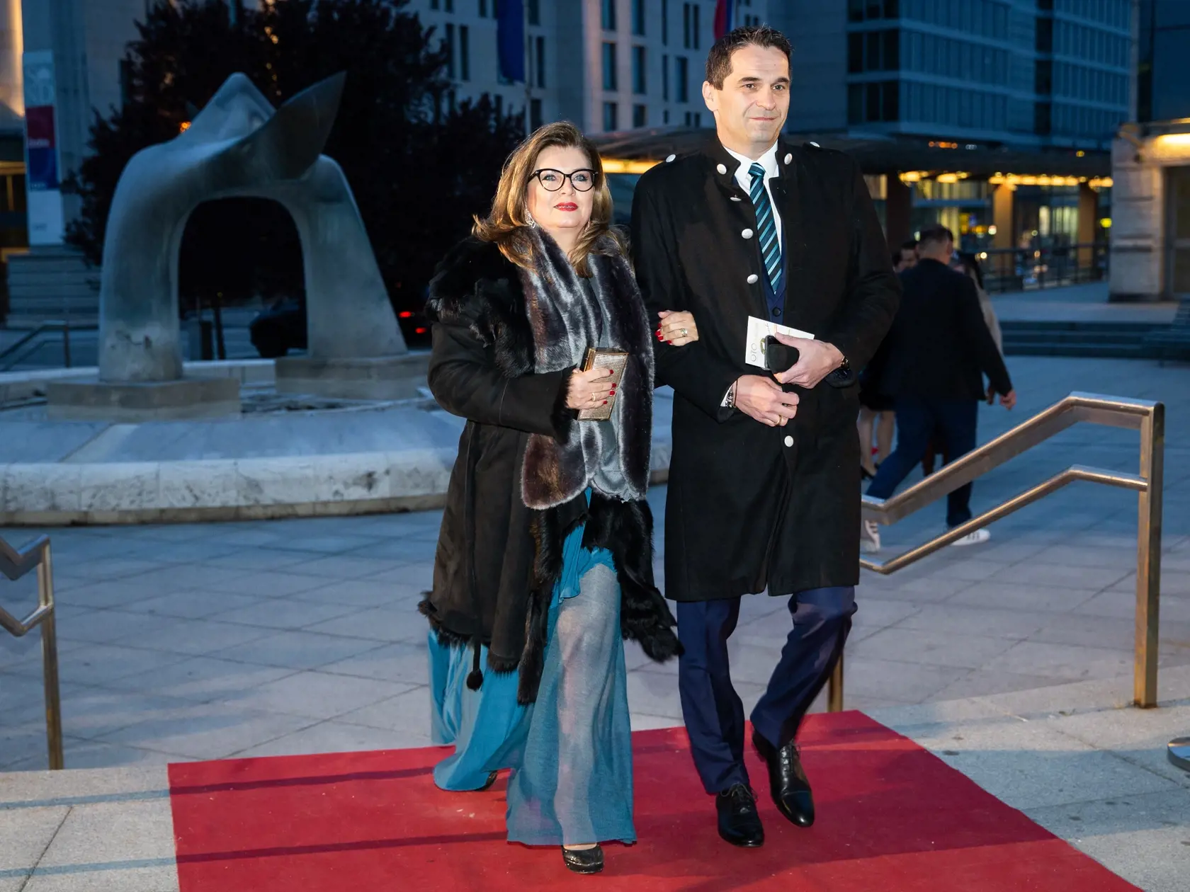 Príchod hostí na galavečer OTO 2019 v Bratislave. Na snímke Ján Mečiar s manželkou.