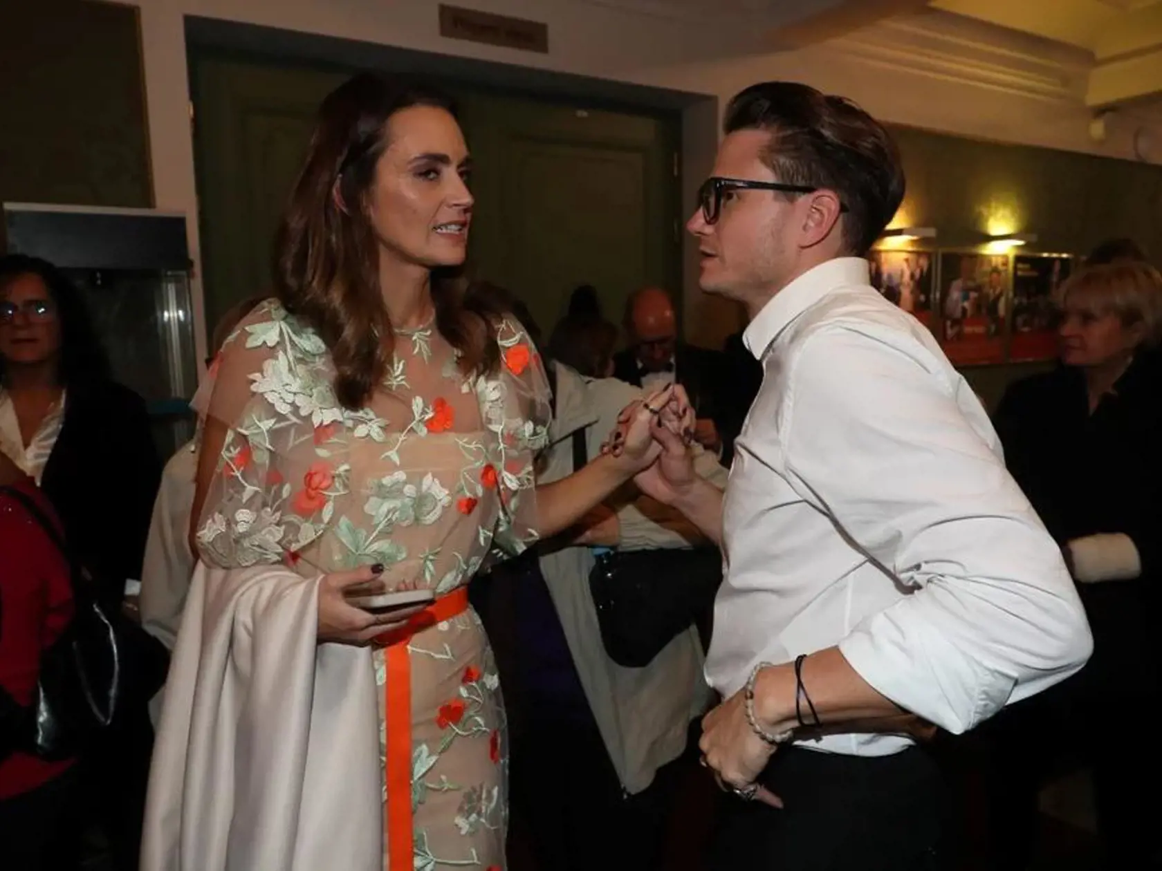 Ondřej a Daniela Brzobohatí sú veľmi moderným a štýlovým párom. Na premiéru muzikálu Anděl Páně v Hudobnom divadle Karlín tentoraz však nezladili outfity, ale manikúru. Tak Daniela, ako aj Ondřej totiž mali nalakované nechty na čierno.