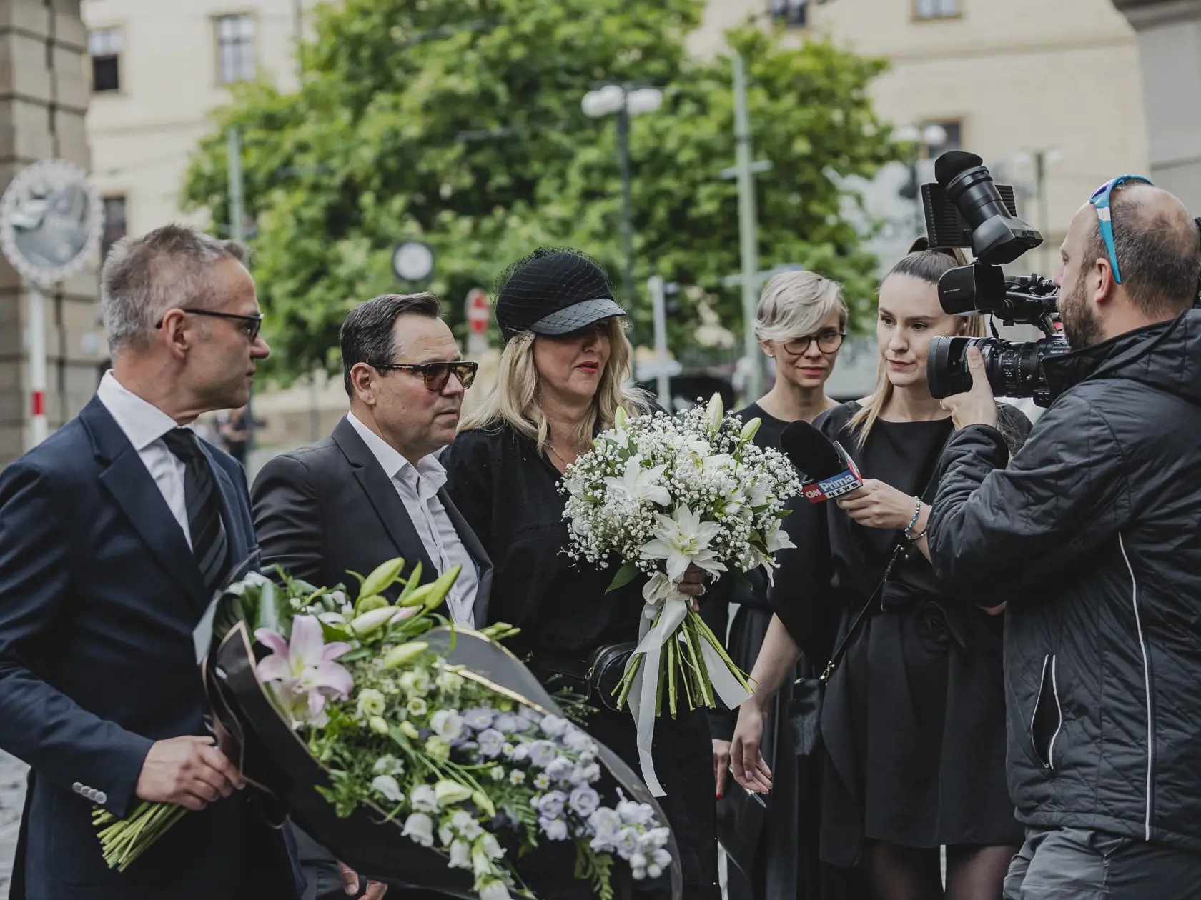 V pražskom kostole svatého Tomáše na Malé Straně sa konala súkromná zádušná omša za zosnulú česká speváčku Hanu Zagorovú. Zúčastnili sa jej členovia rodiny, najbližsí priatelia a kolegovia. Na snímke Vendula Pizingerová, Pavel Vítek a Janis Sidovský.