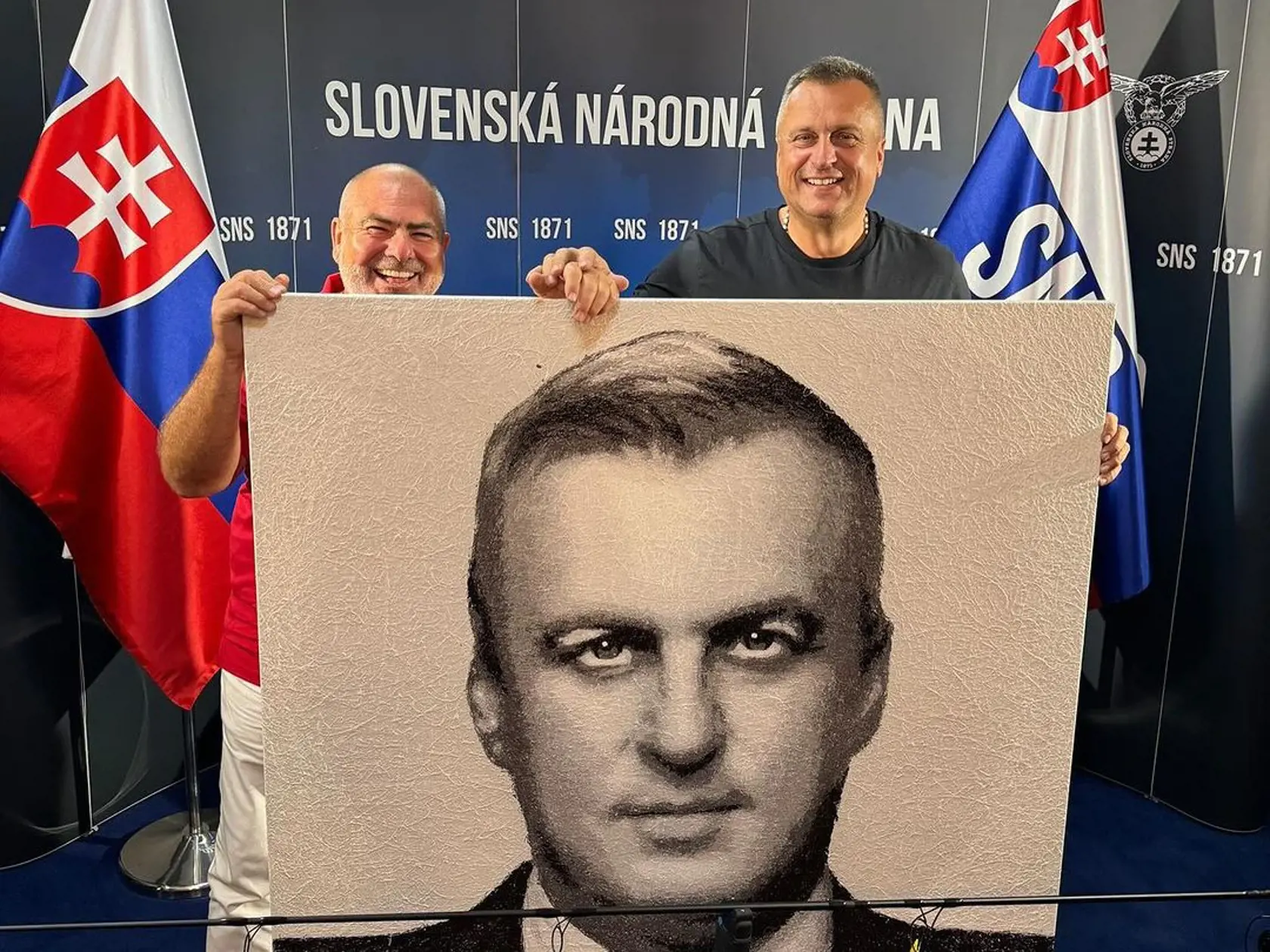 2 dni po narodeninách Danka prekvapili aj jeho stranícky kolegovia. Darovali mu obraz s jeho podobizňou.