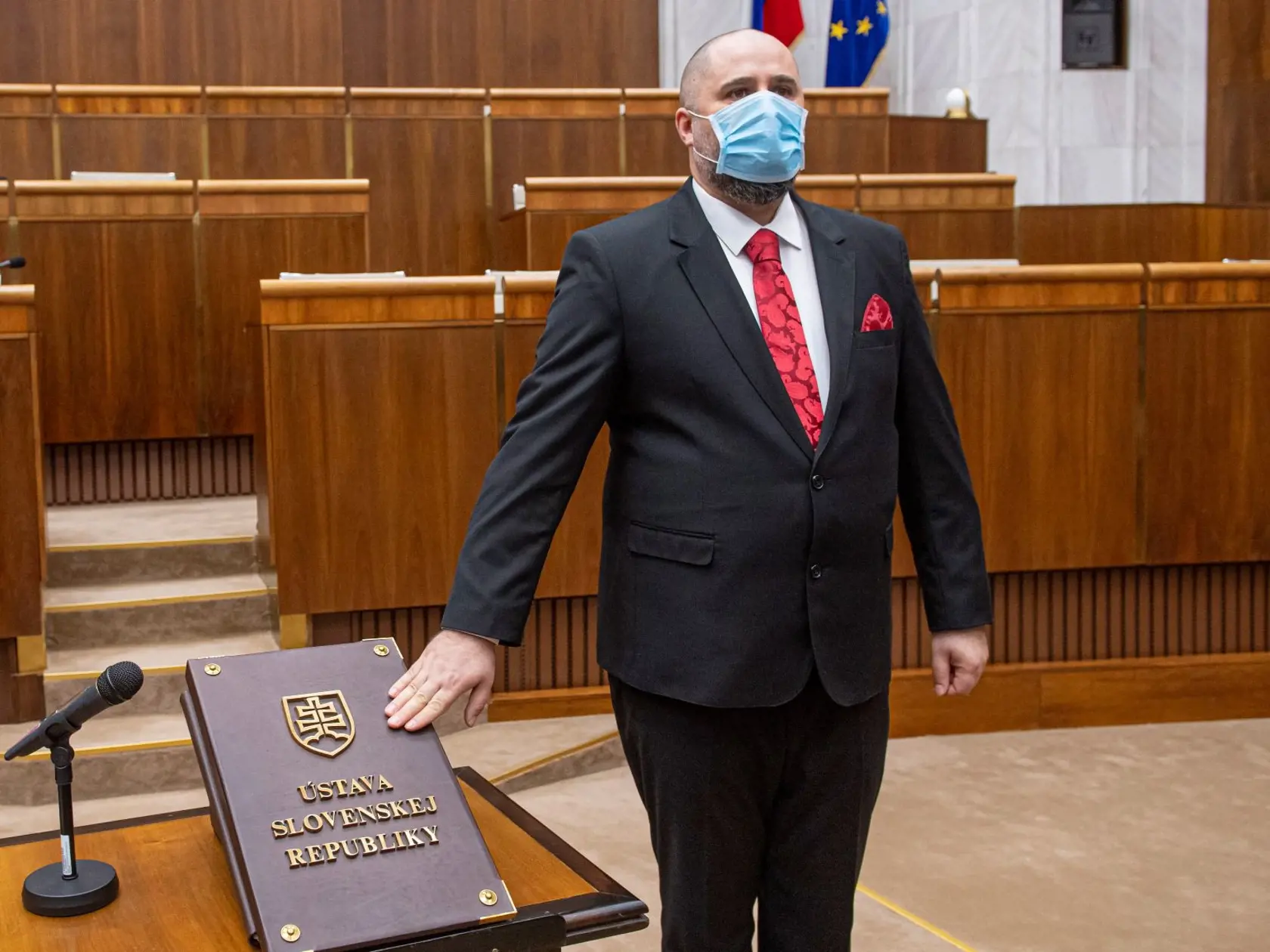 Poslanec Patrick Linhart Sme rodina Slovensko poslanecký sľub skladanie
