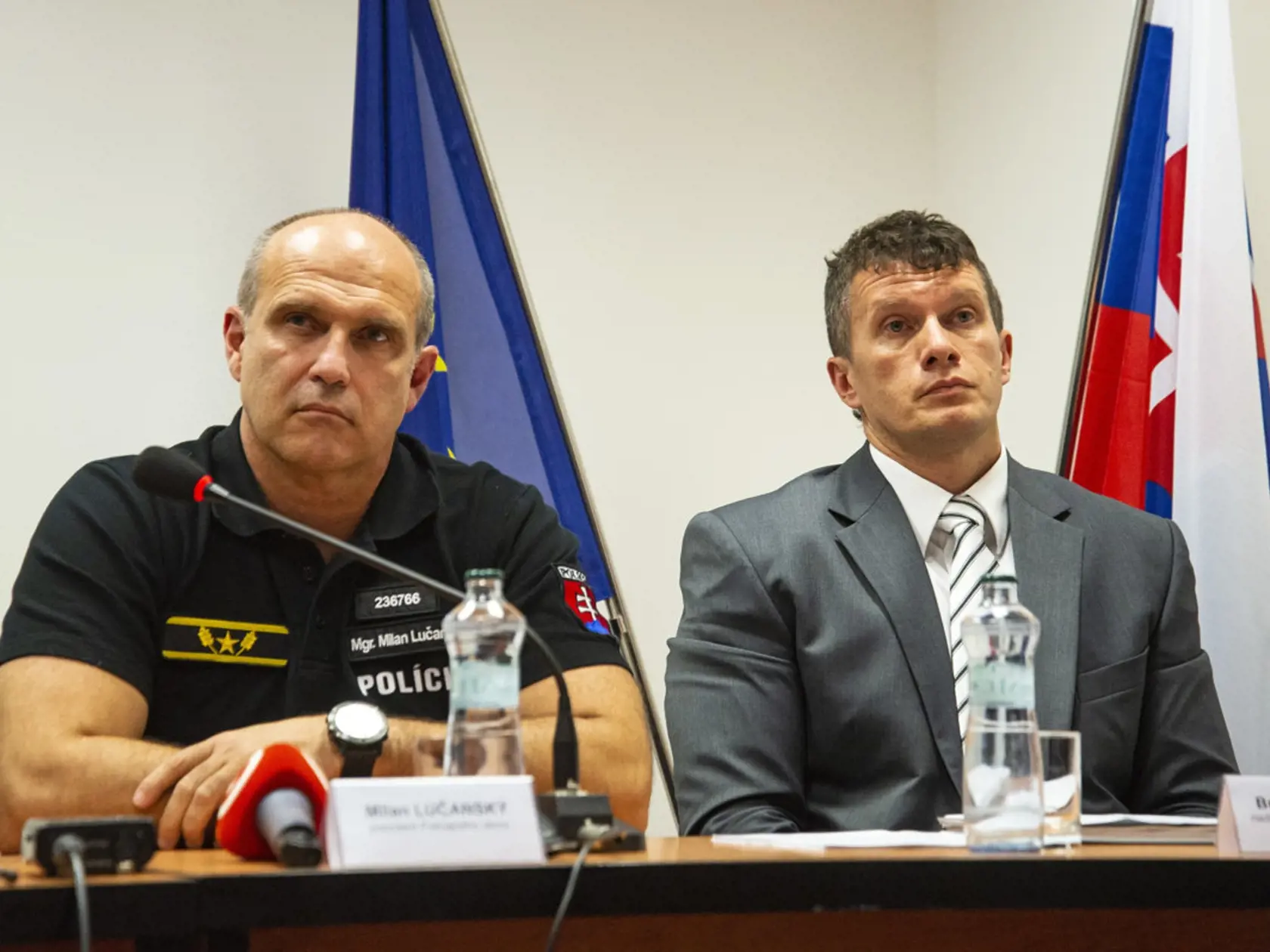 Na archívnej fotografii vľavo prezident Policajného zboru SR Milan Lučanský a vpravo bývalý riaditeľ Národnej protizločineckej jednotky NAKA Branislav Zurian.