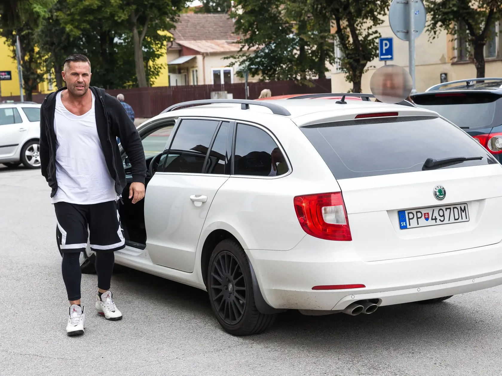 Popradčan miluje silné autá a krásne ženy.