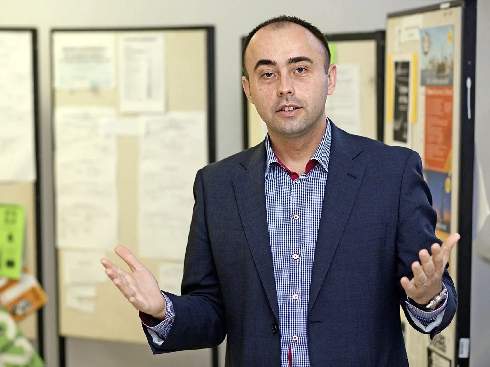Na svoje výroky i volebné sľuby vraj Matovič podľa politológa Rastislava Štefančík zabúda ako na minuloročný sneh: „Jeho postoj k daniam, k sociálnym výhodám či k transparentnosti sú tým snehom z minulého roku.