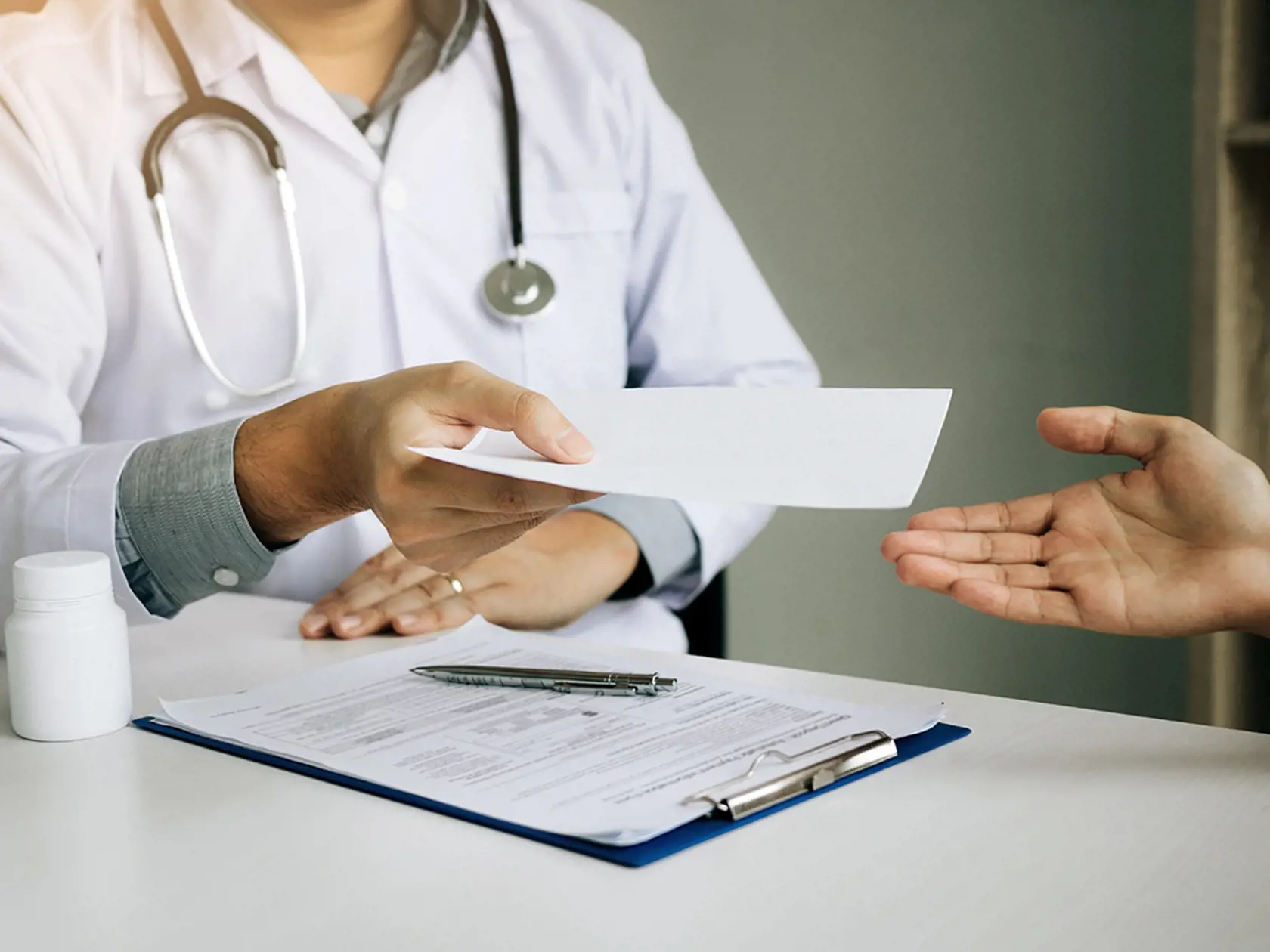 Antibiotiká si nikdy nenasadzujte sami. Vždy len na lekársky predpis.