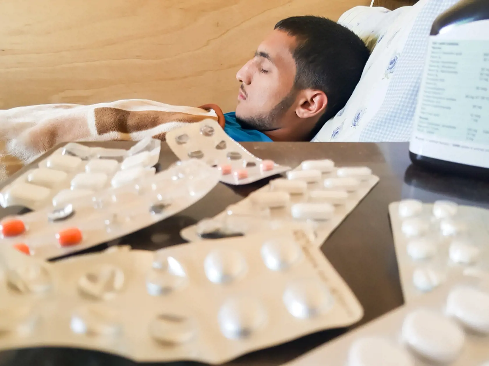 Pri užívaní antibiotík, môže dôjsť k rôznym komplikáciám, napríklad k rozvoju superinfekcie. Ide o infekciu, ktorá sa vyskytuje po predchádzajúcej infekcii alebo počas nej. Najčastejšie k tomu dochádza po liečbe širokospektrálnymi antibiotikami.