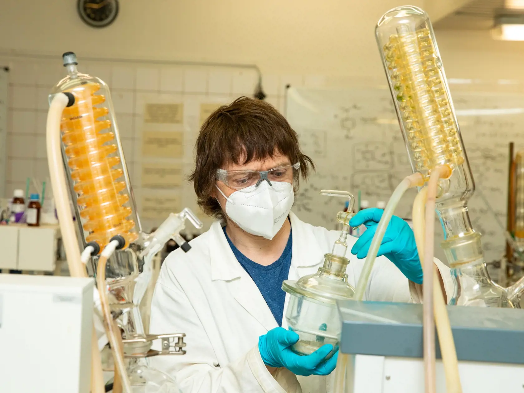 Na snímke je Ing.Pavol Jakubec, PhD., ktorý pôsobí na Fakulte chemickej a potravinárskej technológie Slovenskej technickej univerzity v Bratislave. Venuje sa výskumu nových antibiotik.