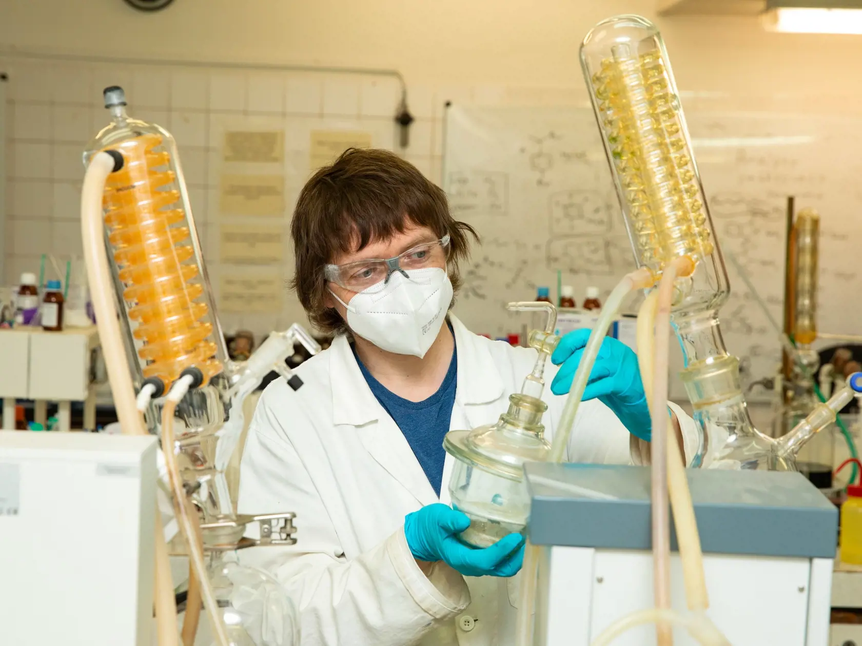 Na snímke je Ing.Pavol Jakubec, PhD., ktorý pôsobí na Fakulte chemickej a potravinárskej technológie Slovenskej technickej univerzity v Bratislave. Venuje sa výskumu nových antibiotik.