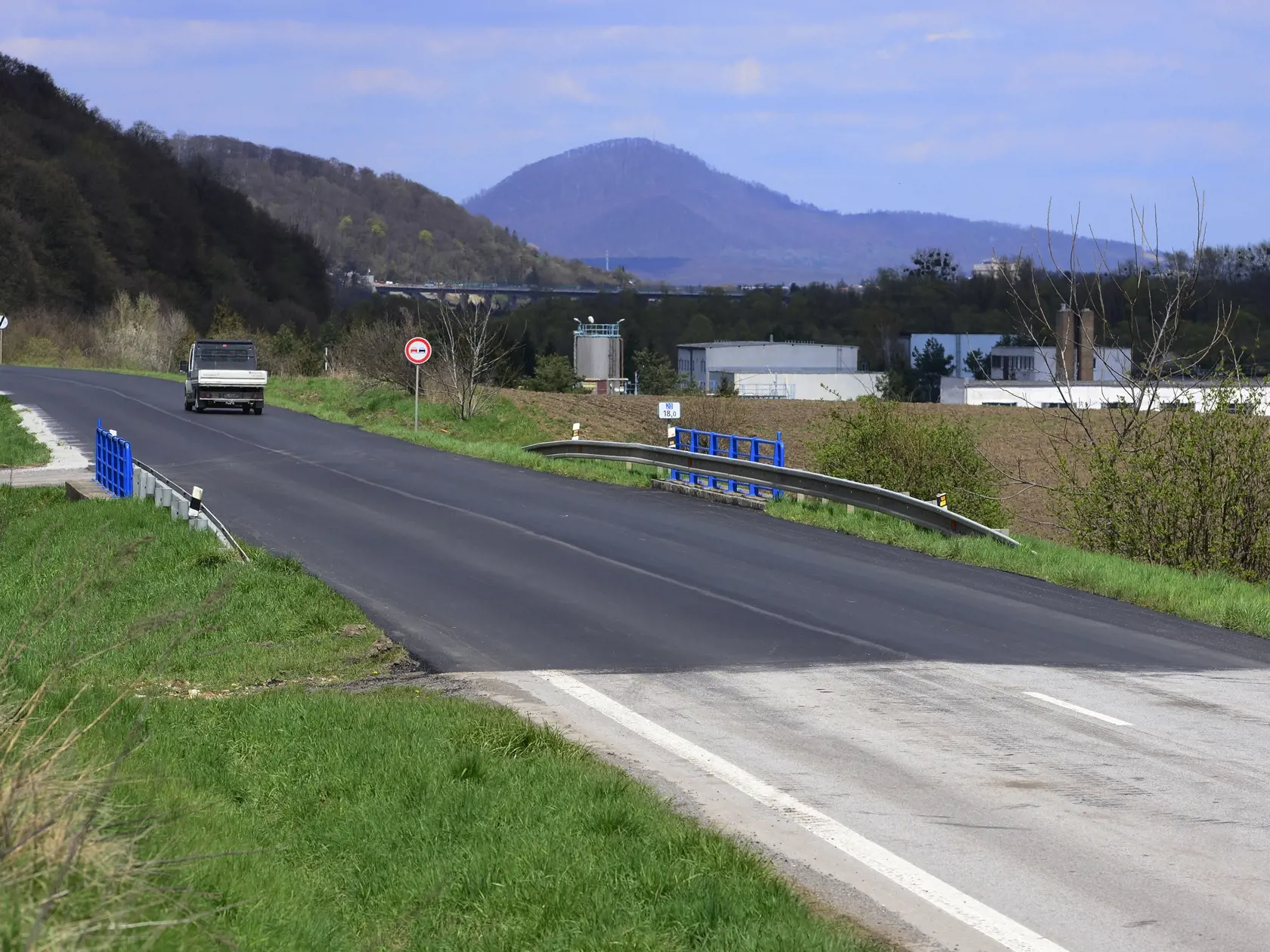 Vodiči jazdiaci po R1 budú musieť rátať s dopravnými obmedzeniami. (Ilustračné foto)