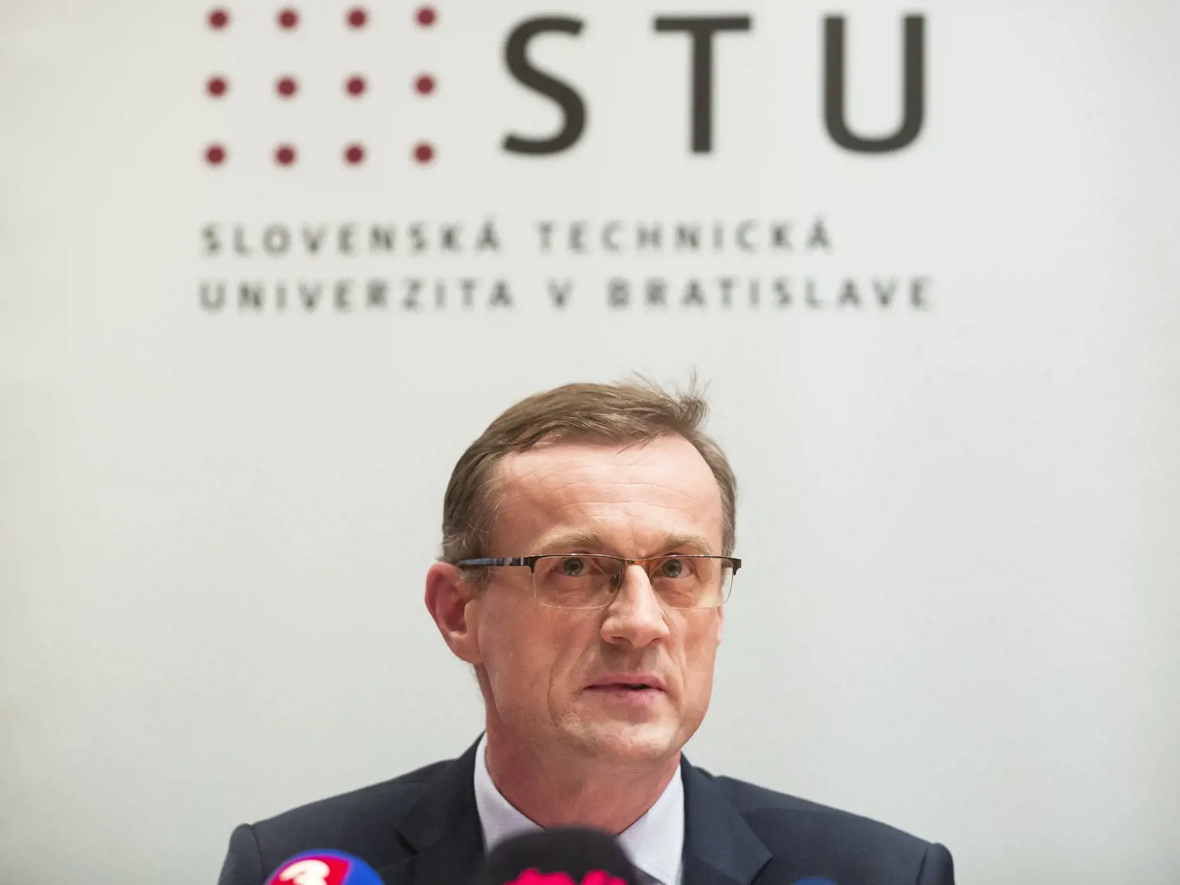 Na FIIT STU končí väčšina pôvodných akademických zamestnancov