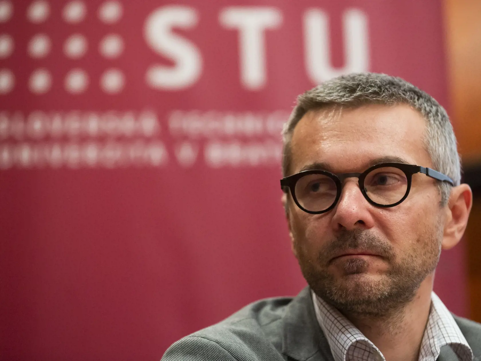 Na snímke dekan Fakulty informatiky a informačných technológií (FIIT) Slovenskej technickej univerzity (STU) Ivan Kotuliak počas tlačovej konferencie k riešeniu situácie na FIIT STU v Bratislave 14. januára 2020. FOTO TASR - Jaroslav Novák
