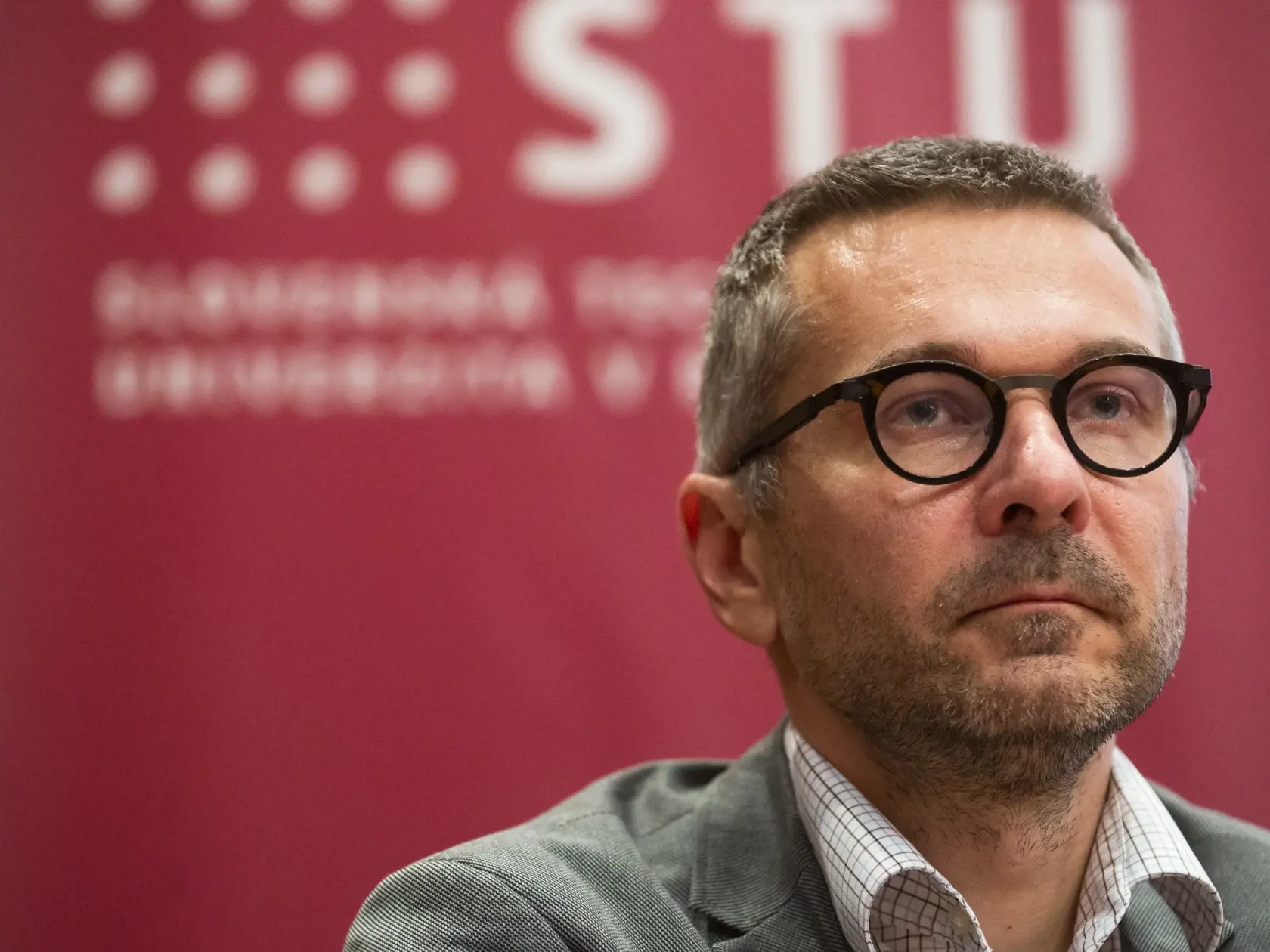 Na snímke dekan Fakulty informatiky a informačných technológií (FIIT) Slovenskej technickej univerzity (STU) Ivan Kotuliak počas tlačovej konferencie k riešeniu situácie na FIIT STU v Bratislave 14. januára 2020. FOTO TASR - Jaroslav Novák