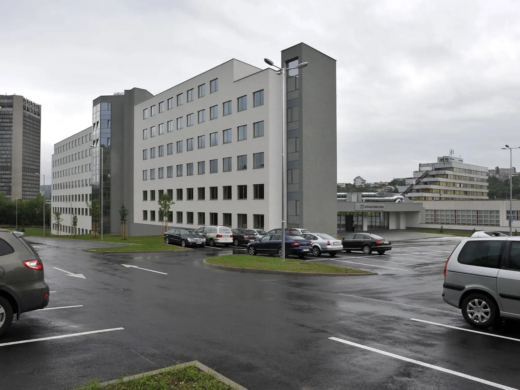 Na FIIT STU končí väčšina pôvodných akademických zamestnancov