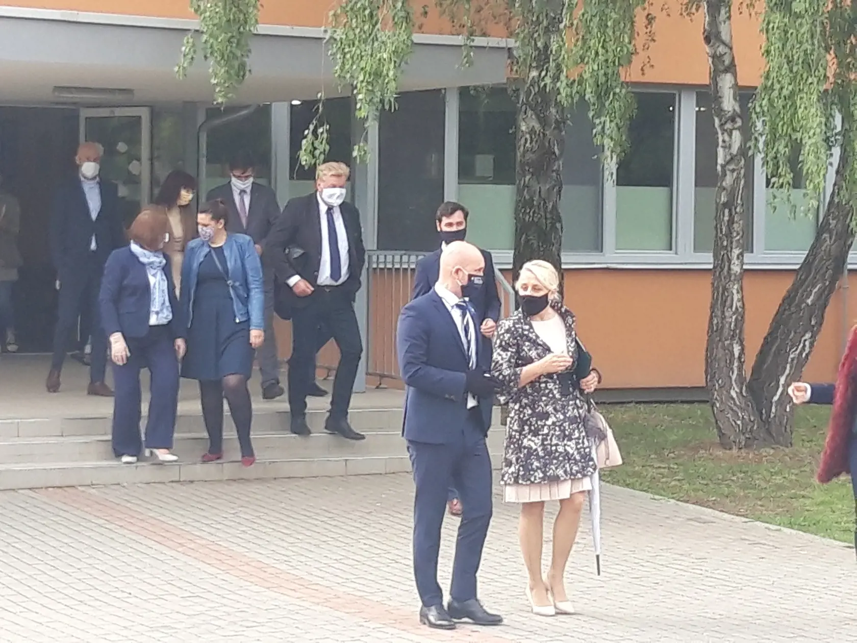 Minister školstva Branislav Gröhling po pracovnej návšteve na ZŠ Topoľová v Nitre.