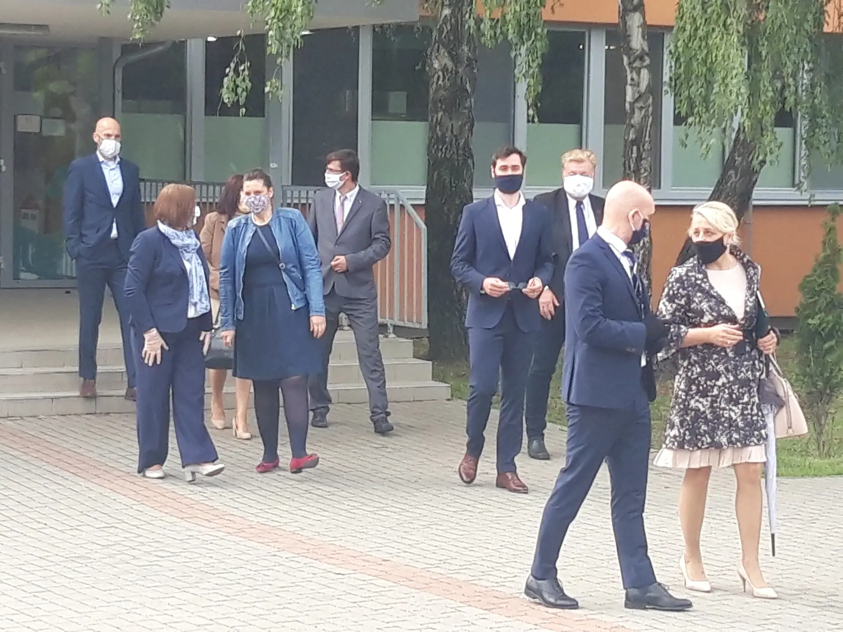 Minister školstva Branislav Gröhling po pracovnej návšteve na ZŠ Topoľová v Nitre.