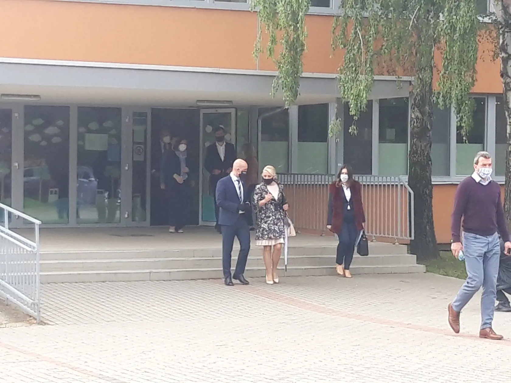 Minister školstva Branislav Gröhling zanechal v Nitre dobrý dojem. S učiteľkami sa aj zasmiali...