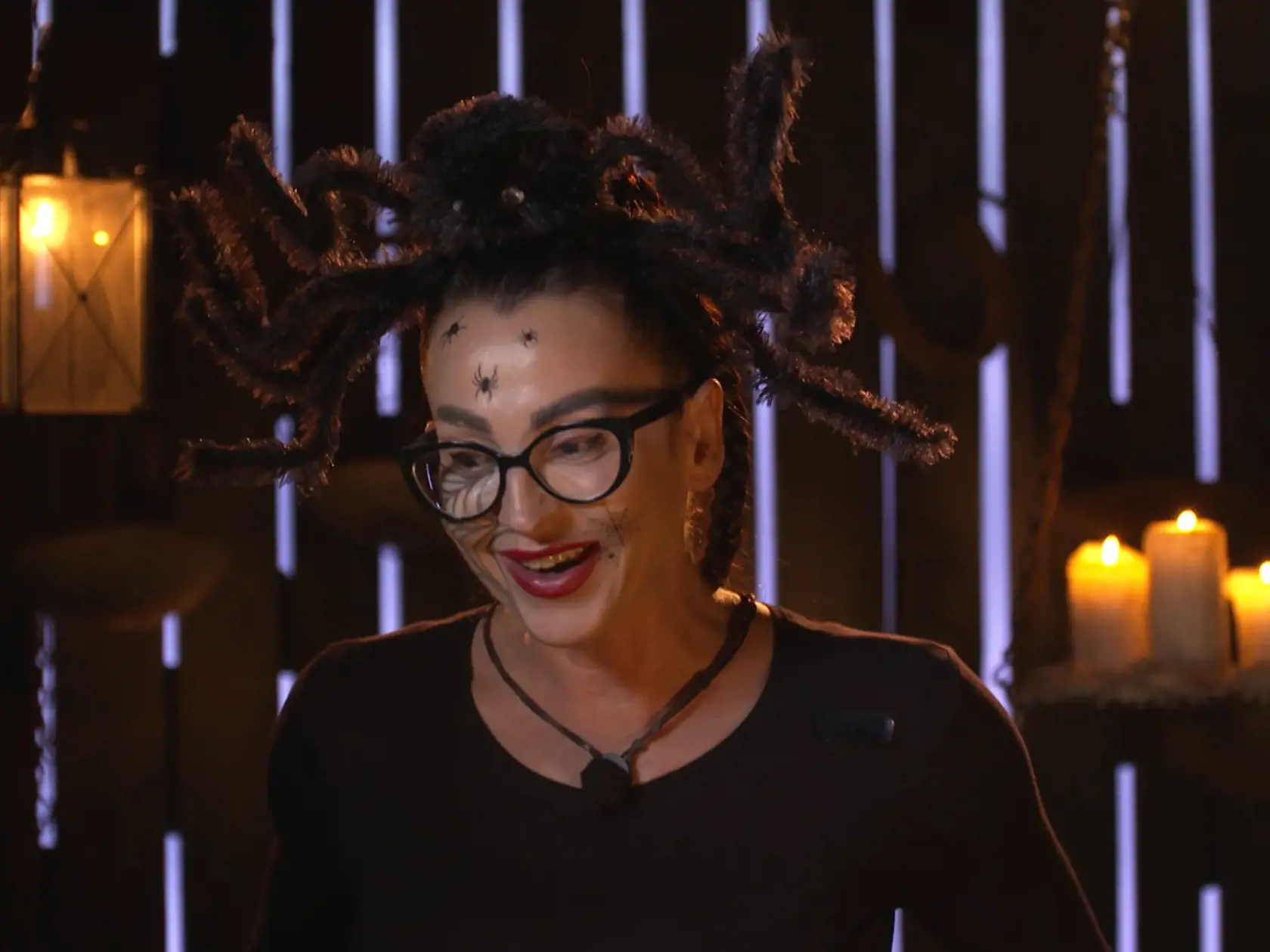 Halloweenska párty na Farme. Lucia ako pavúk.