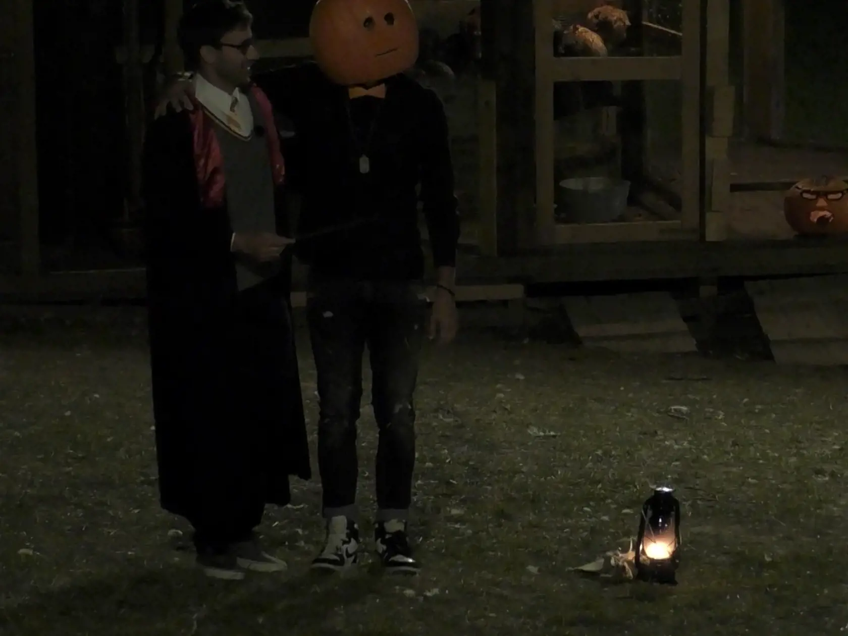 Halloweenska párty na Farme. Marek Fašiang ako Harry Potter. Timi ako pán tekvica.