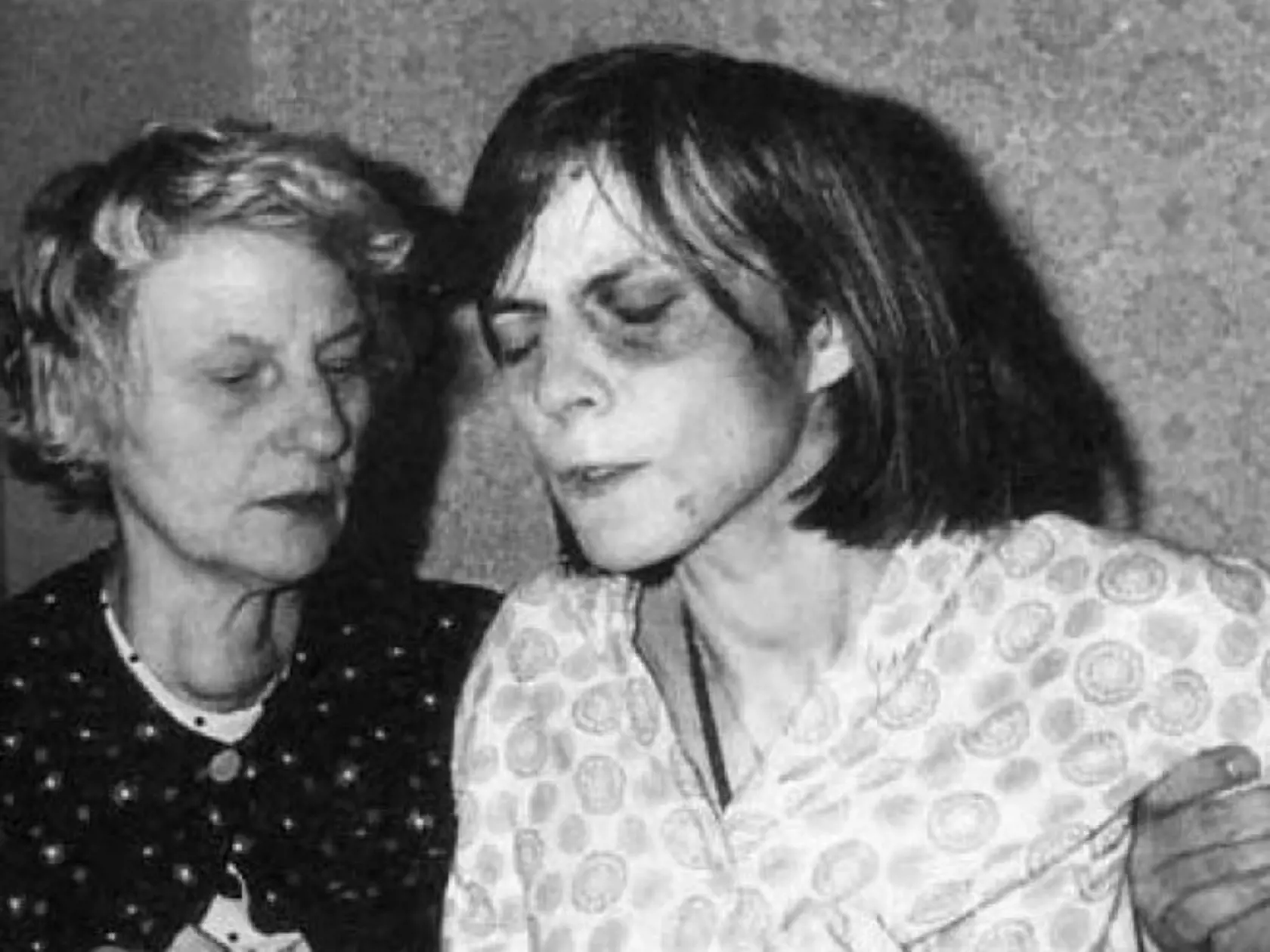 Aneliene Michel - dievča posadnuté diablom s mamou