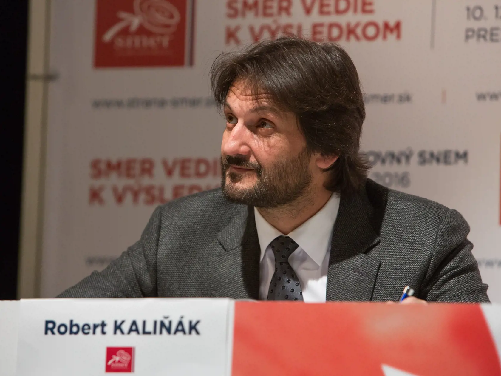 Bývalý minister vnútra Robert Kaliňák priznáva, že sa v hoteli Hilton stretával s obvineným podnikateľom Jozefom Brhelom.