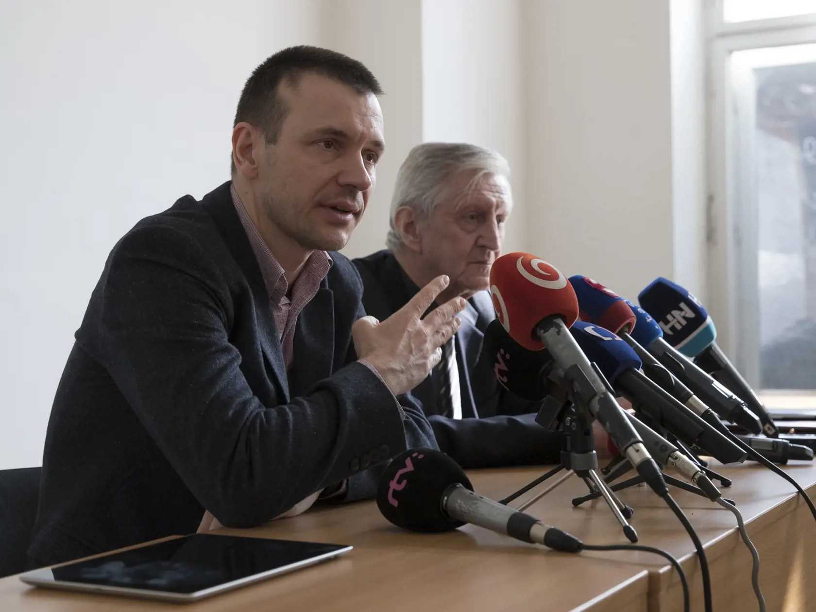 Svedok Peter Tóth tvrdí, že Kaliňák s Ficom mali na spoločných stretnutiach v hoteli Hilton rozhodovať o politických záležitostiach krajiny.