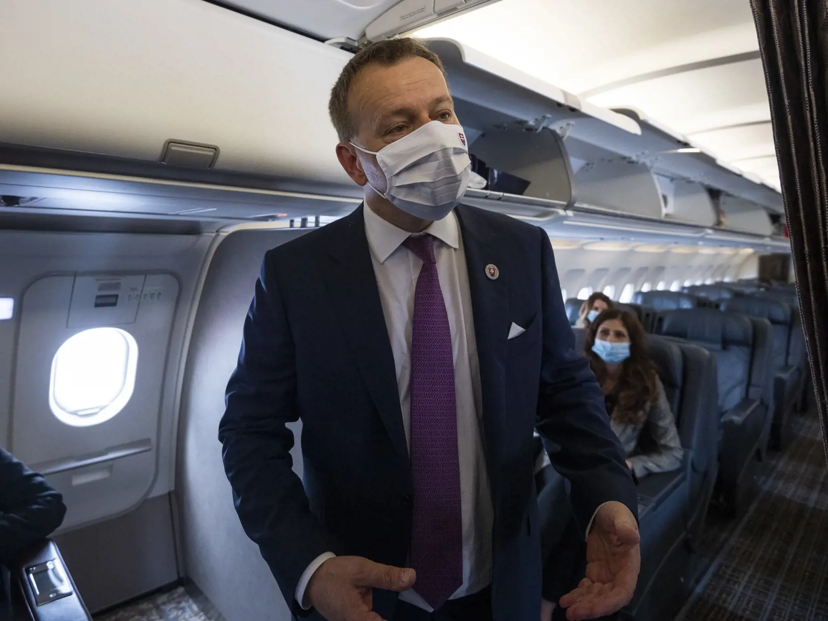 Predseda Národnej rady (NR) SR Boris Kollár (Sme rodina) počas letu na svoju prvú oficiálnu zahraničnú cestu do Českej republiky. V Prahe predsedu parlamentu Borisa Kollára príjmu šéfovia oboch komôr českého parlamentu, predseda Senátu Miloš Vystrčil a predseda Poslaneckej snemovne Radek Vondráček. Okrem toho sa Kollár stretne aj s českým premiérom Andrejom Babišom. Príjme ho tiež český prezident Miloš Zeman. Praha 9. jún 2020. FOTO TASR - Jaroslav Novák