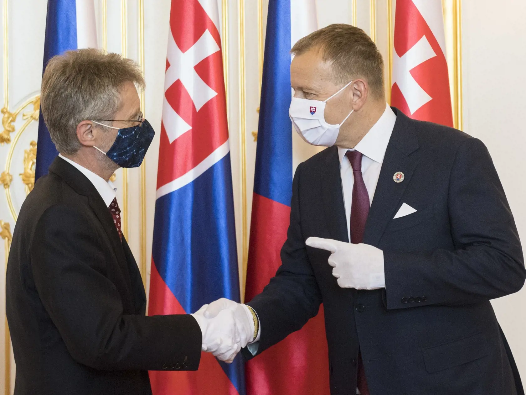 Na snímke sprava predseda Národnej rady SR Boris Kollár a predseda Senátu Parlamentu ČR Miloš Vystrčil počas prijatia v Bratislave 24. júna 2020. FOTO TASR - Martin  Baumann