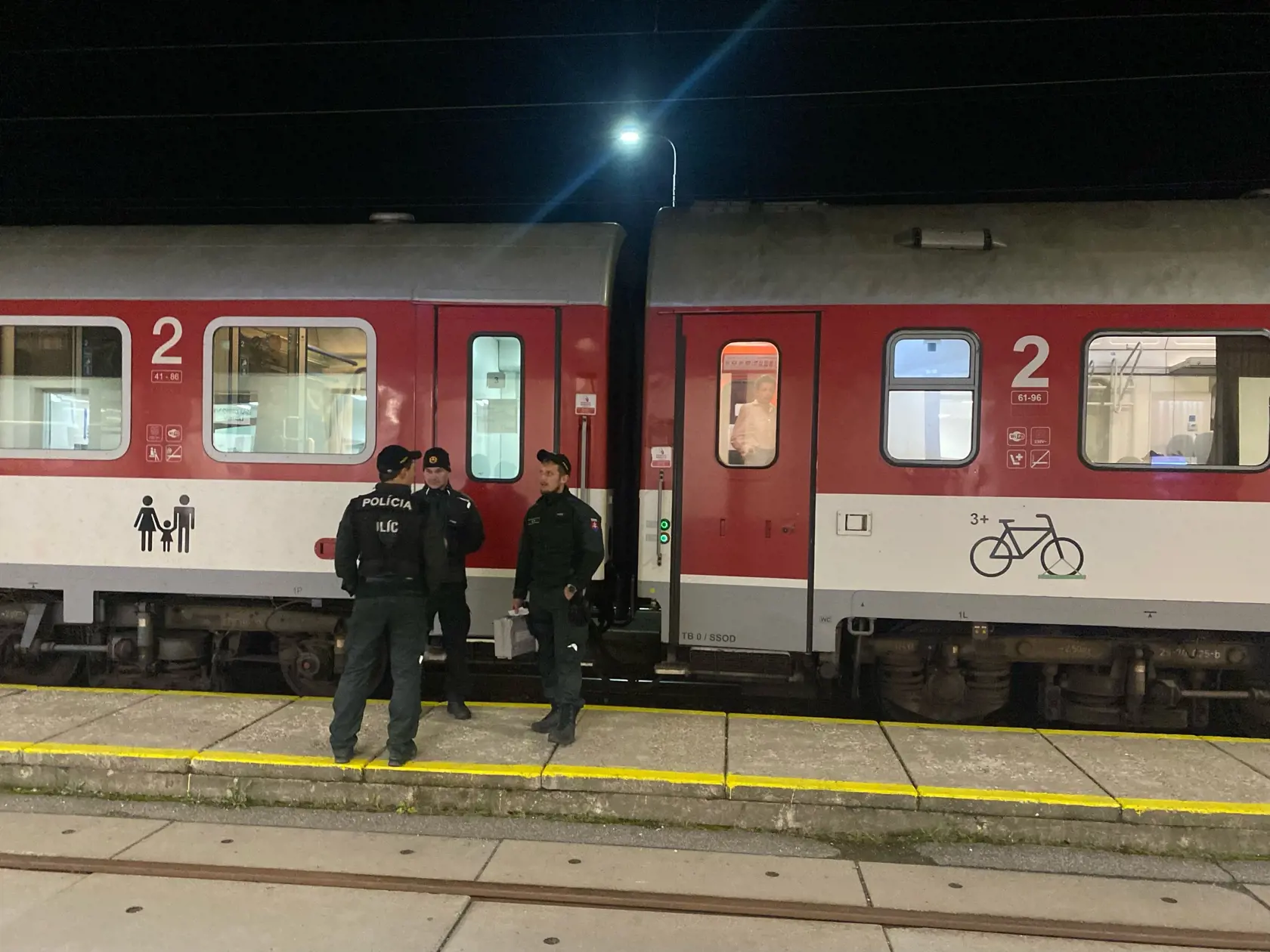 Miesto policajti niekoľko hodín dokumentovali.