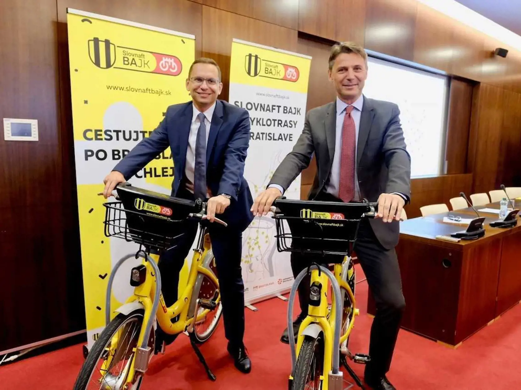 Hlavné mesto SR Bratislava a spoločnosť Slovnaft predstavili najväčší bikesharingový systém na Slovensku.