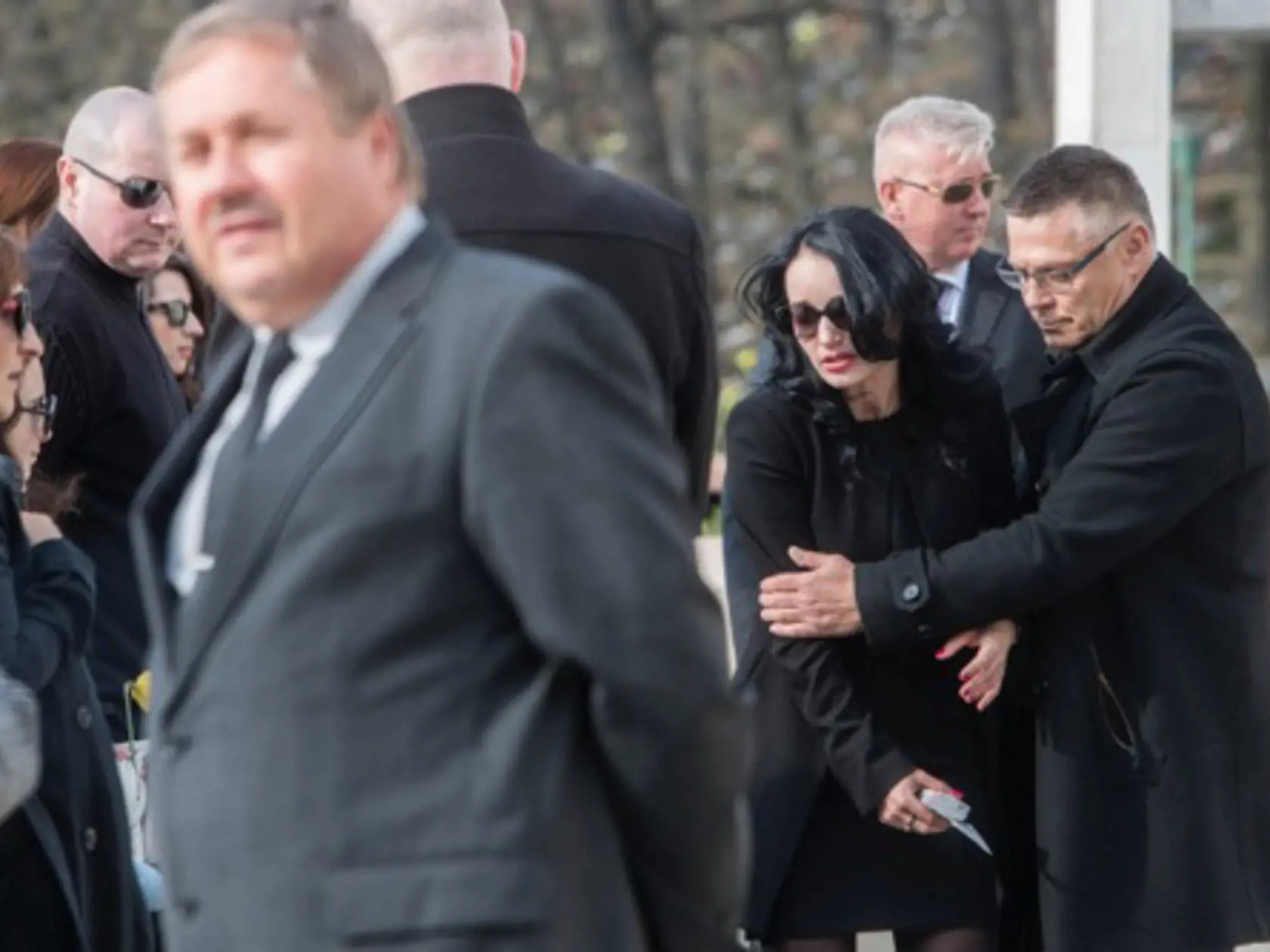 Lenka sa na pohrebe milovaného partnera zrútila.
