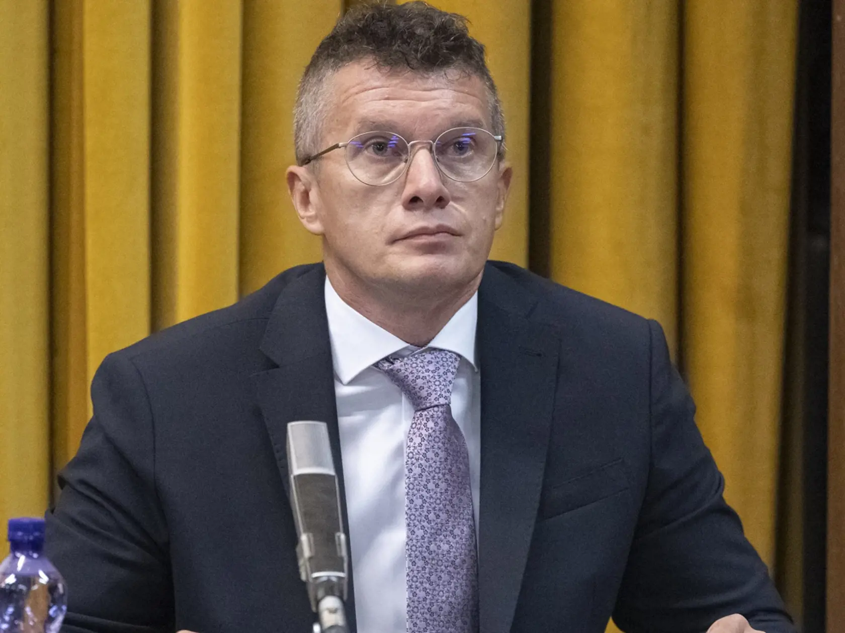 Na snímke bývalý šéf Národnej kriminálnej agentúry (NAKA) a kandidát na šéfa Úradu inšpekčnej služby (ÚIS) Branislav Zurian počas vypočutia na Výbore Národnej rady SR pre obranu a bezpečnosť v Bratislave vo štvrtok 2. novembra 2023.