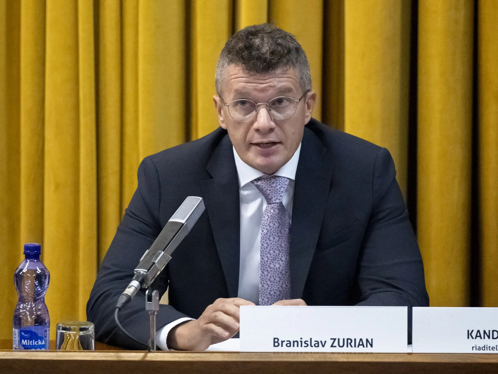 Na snímke bývalý šéf Národnej kriminálnej agentúry (NAKA) a kandidát na šéfa Úradu inšpekčnej služby (ÚIS) Branislav Zurian počas vypočutia na Výbore Národnej rady SR pre obranu a bezpečnosť v Bratislave vo štvrtok 2. novembra 2023.
