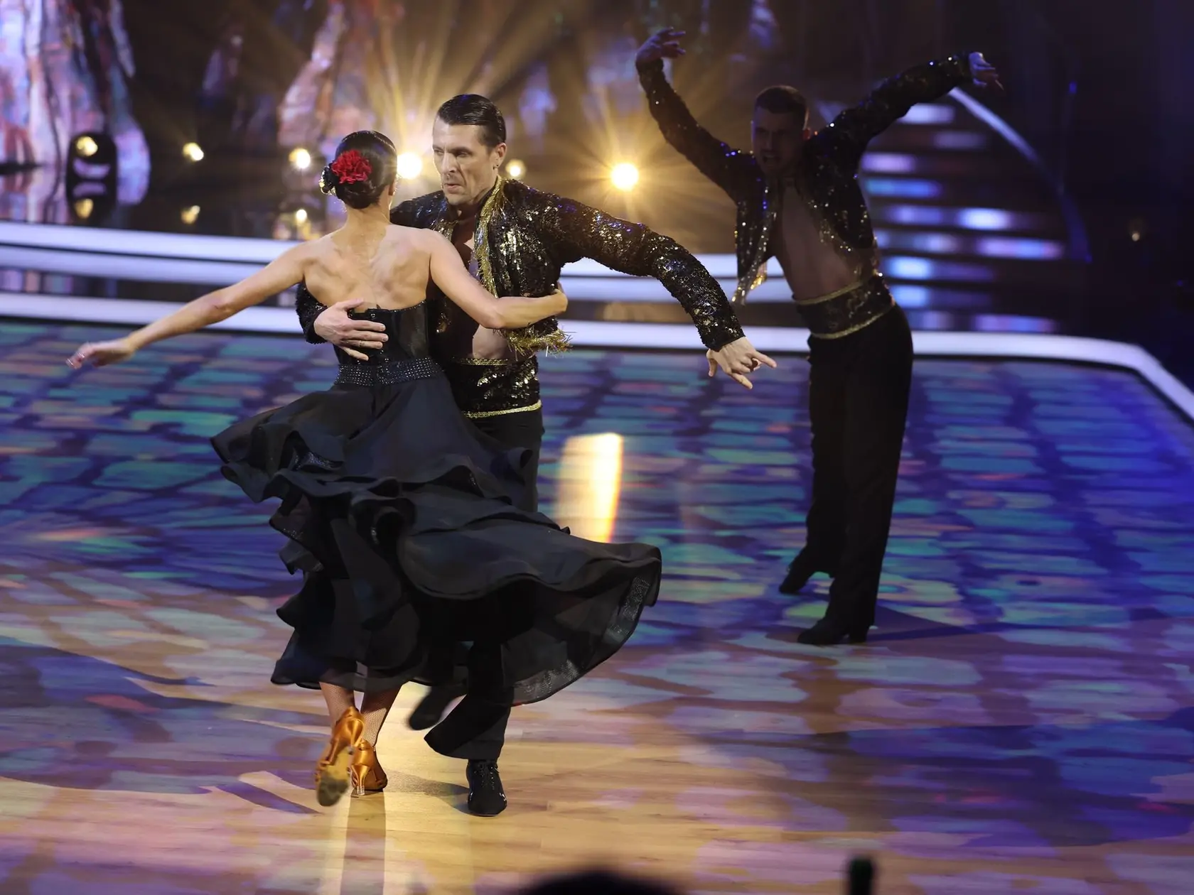 Deviate kolo Let's Dance. Na snímke Zuzana Porubjaková, Juraj Loj a Jaroslav Ihring.