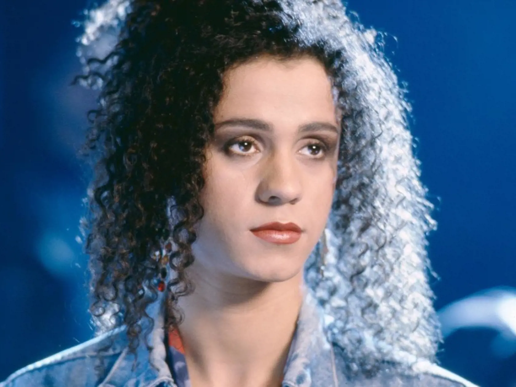Jaye Davidson ako Dil v Hre na plač