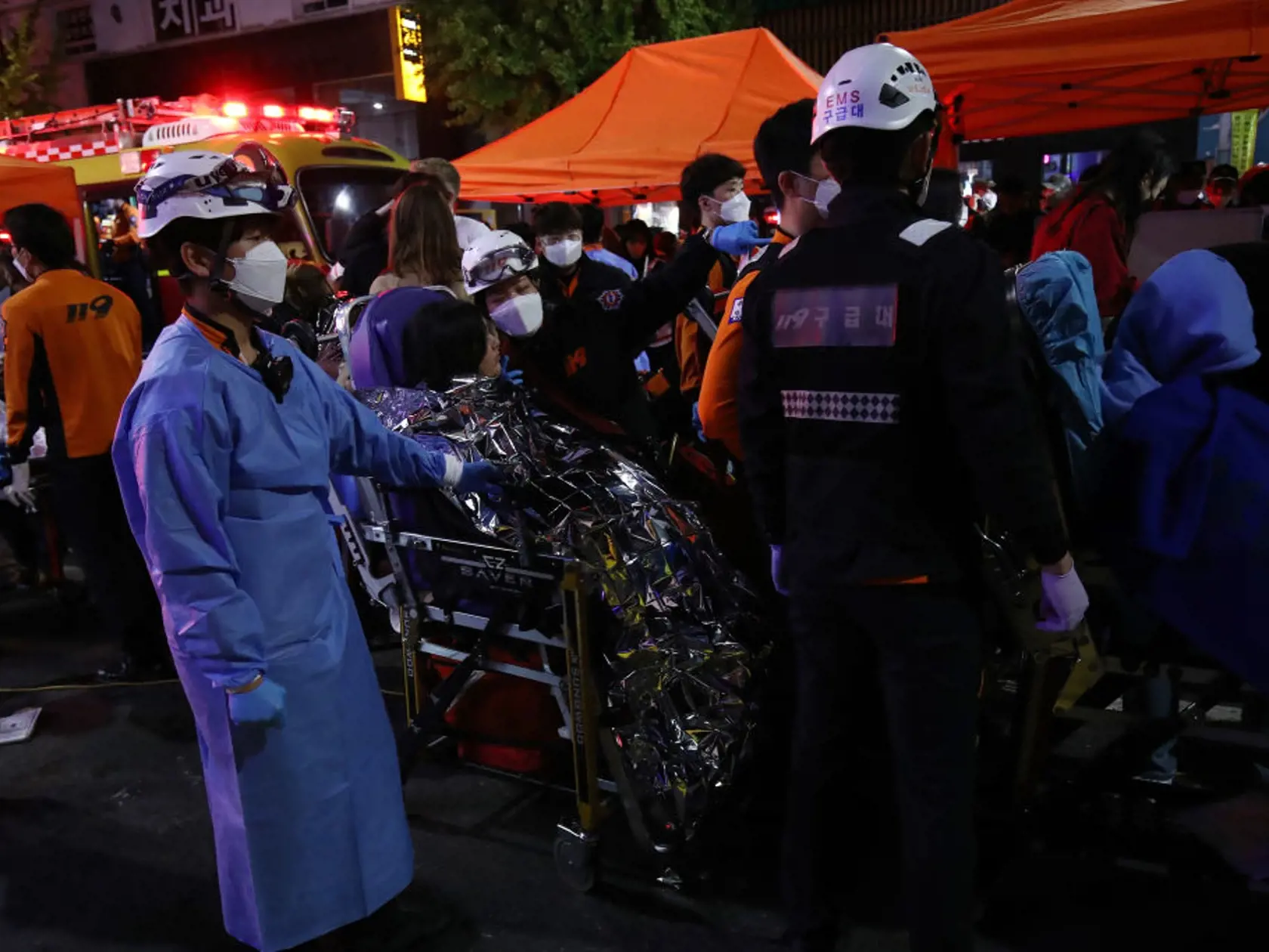 Prinajmenšom 59 ľudí zahynulo v tlačenici, ktorá vypukla v sobotu večer miestneho času na oslavách Halloweenu v juhokórejskom meste Soul. Zranenia utrpelo ďalších približne 150 ľudí.