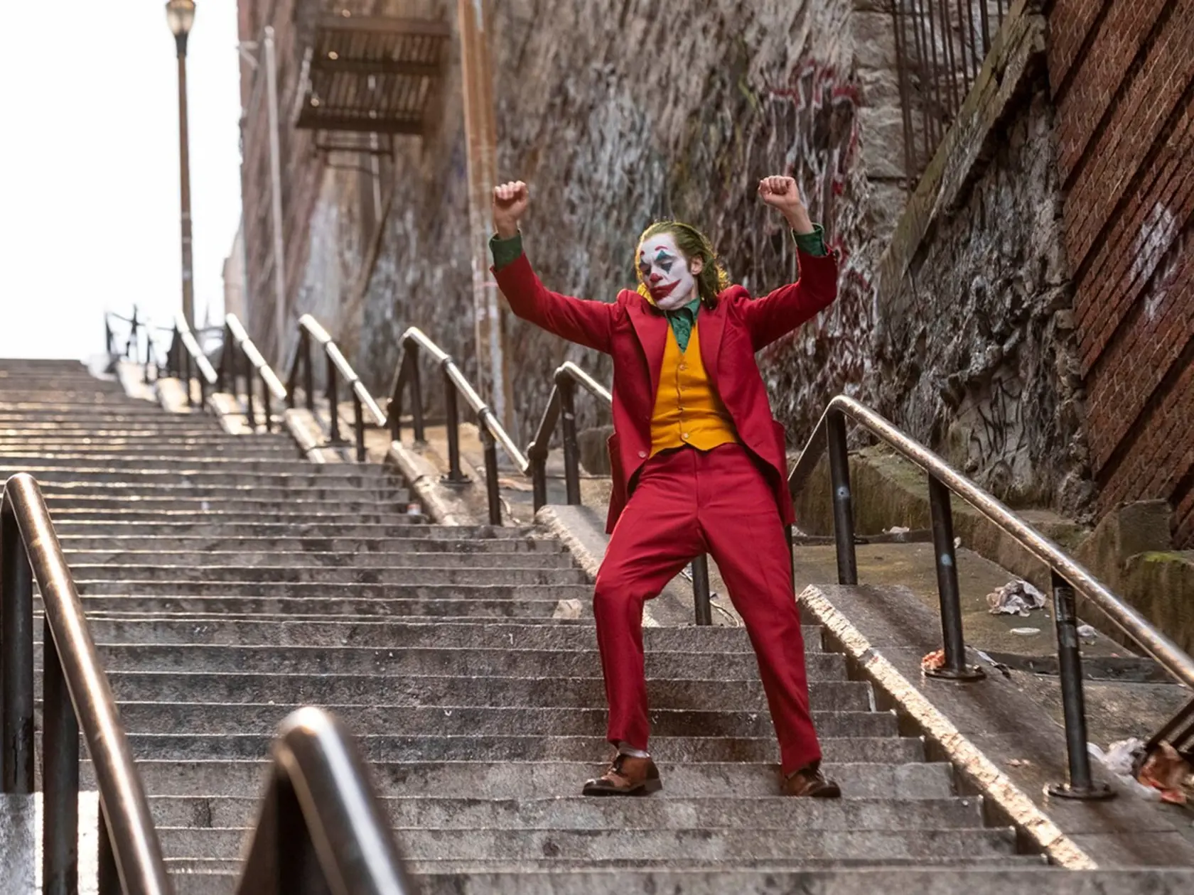 Film Joker stvárňuje príbeh komiksového zloducha Jokera. Hlavnú postavu stvárnil herec Joaquin Phoenix.