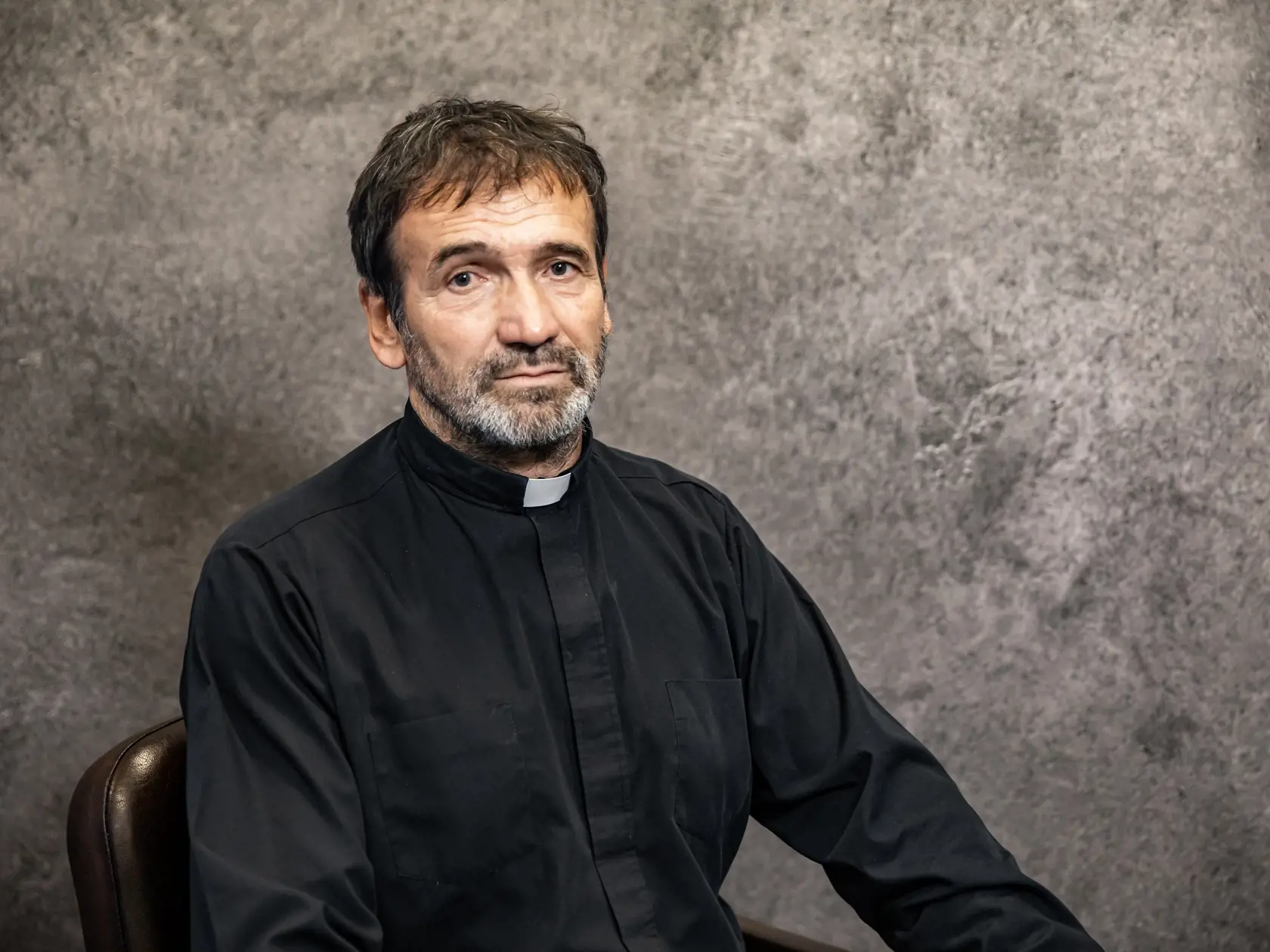 Marián Kuffa, kňaz. Je jedným z pozvaných na zasadnutie vlády SR v Červenom Kláštore.