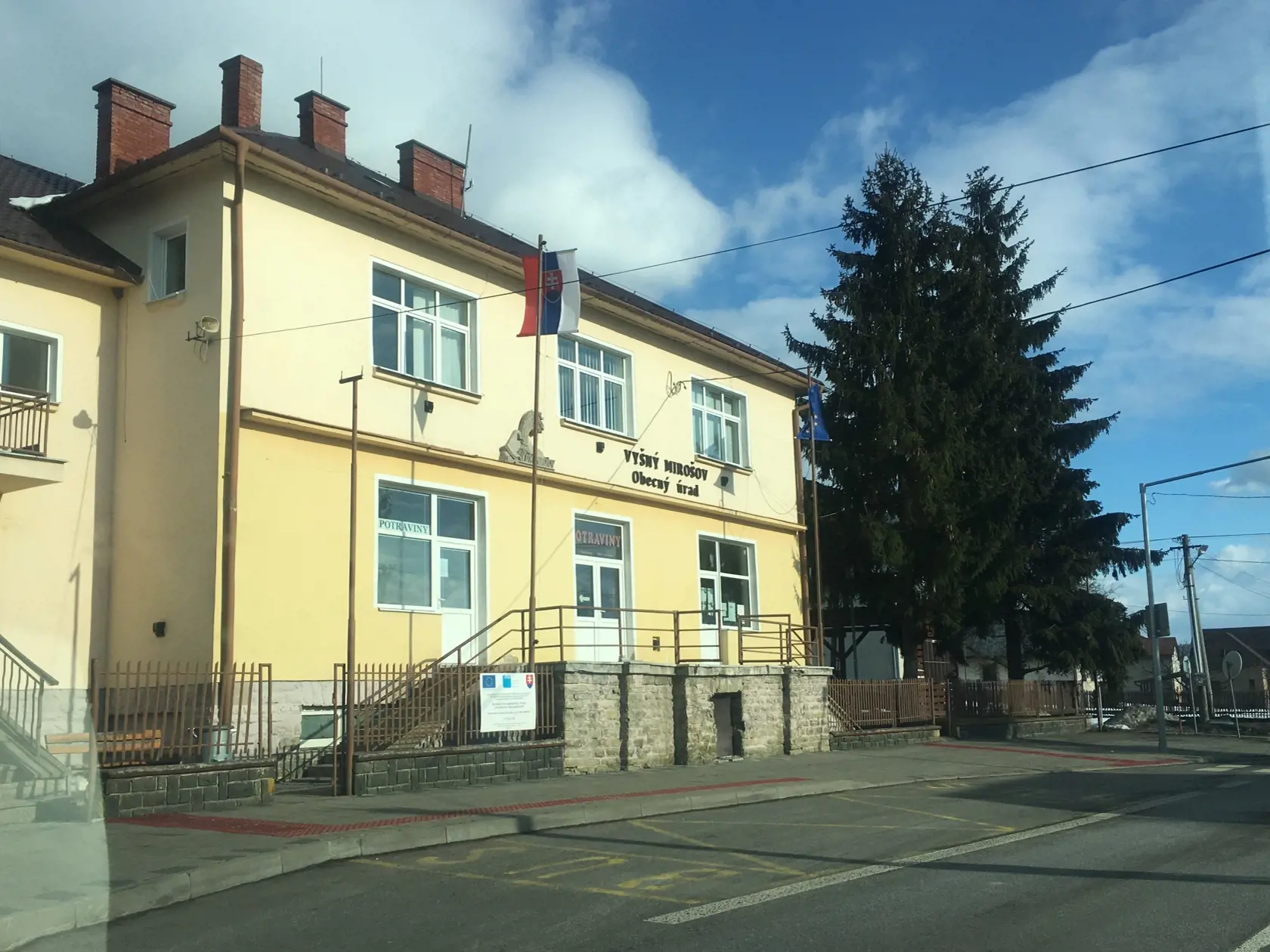 Obecný úrad vo Vyšnom Mirošove už dvakrát prehľadali policajti. 